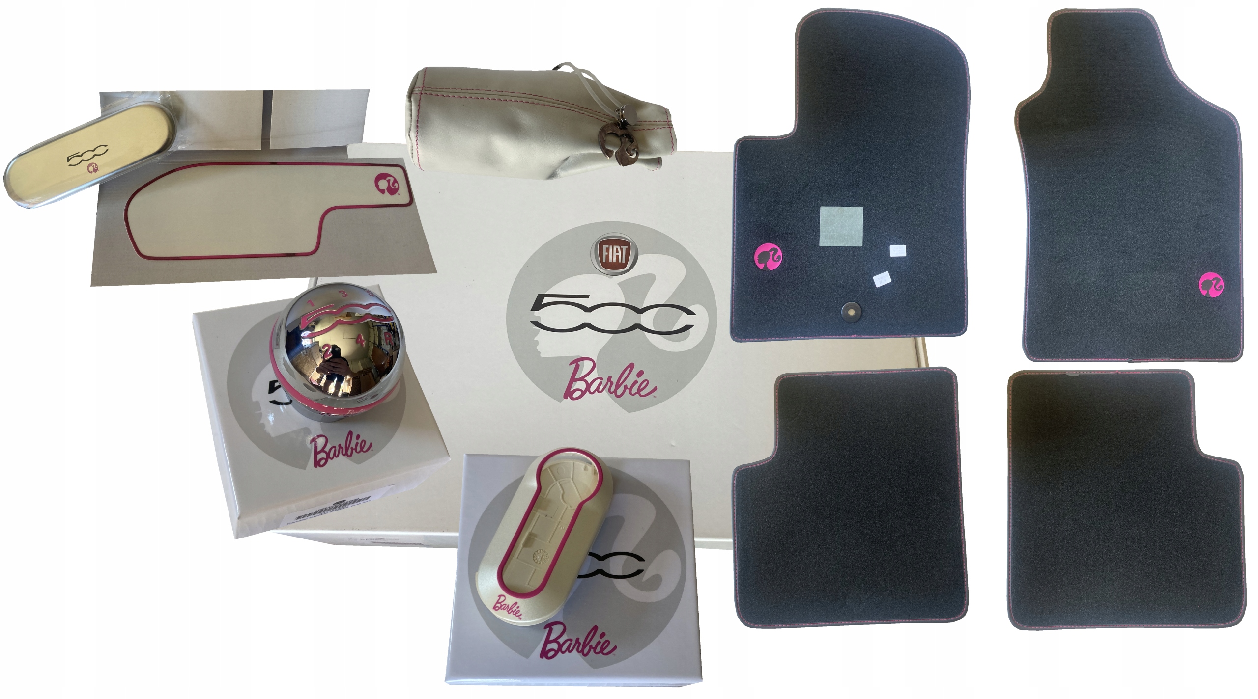 Sada Príslušenstva Pre Auto Barbie Fiat 500 Koberčeky Gombík Puzdro Nové Oe