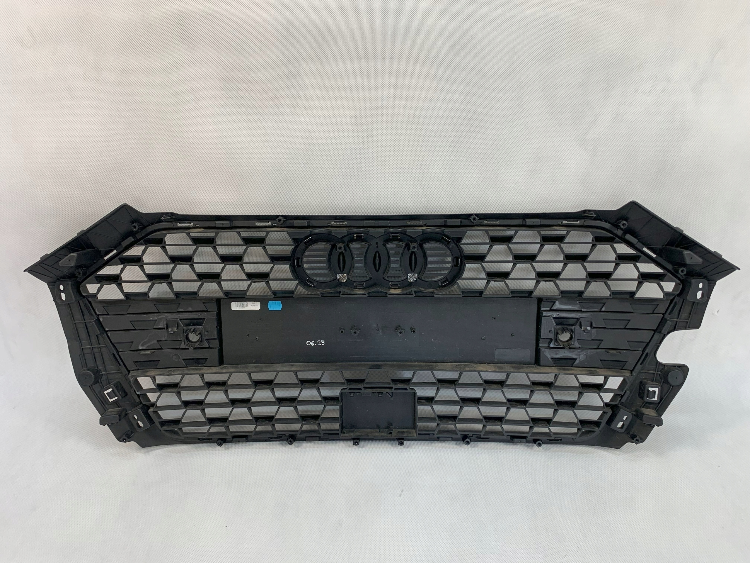 Grille Audi A1 2 II 18r PDC a 1 2018 82A853653 06.25