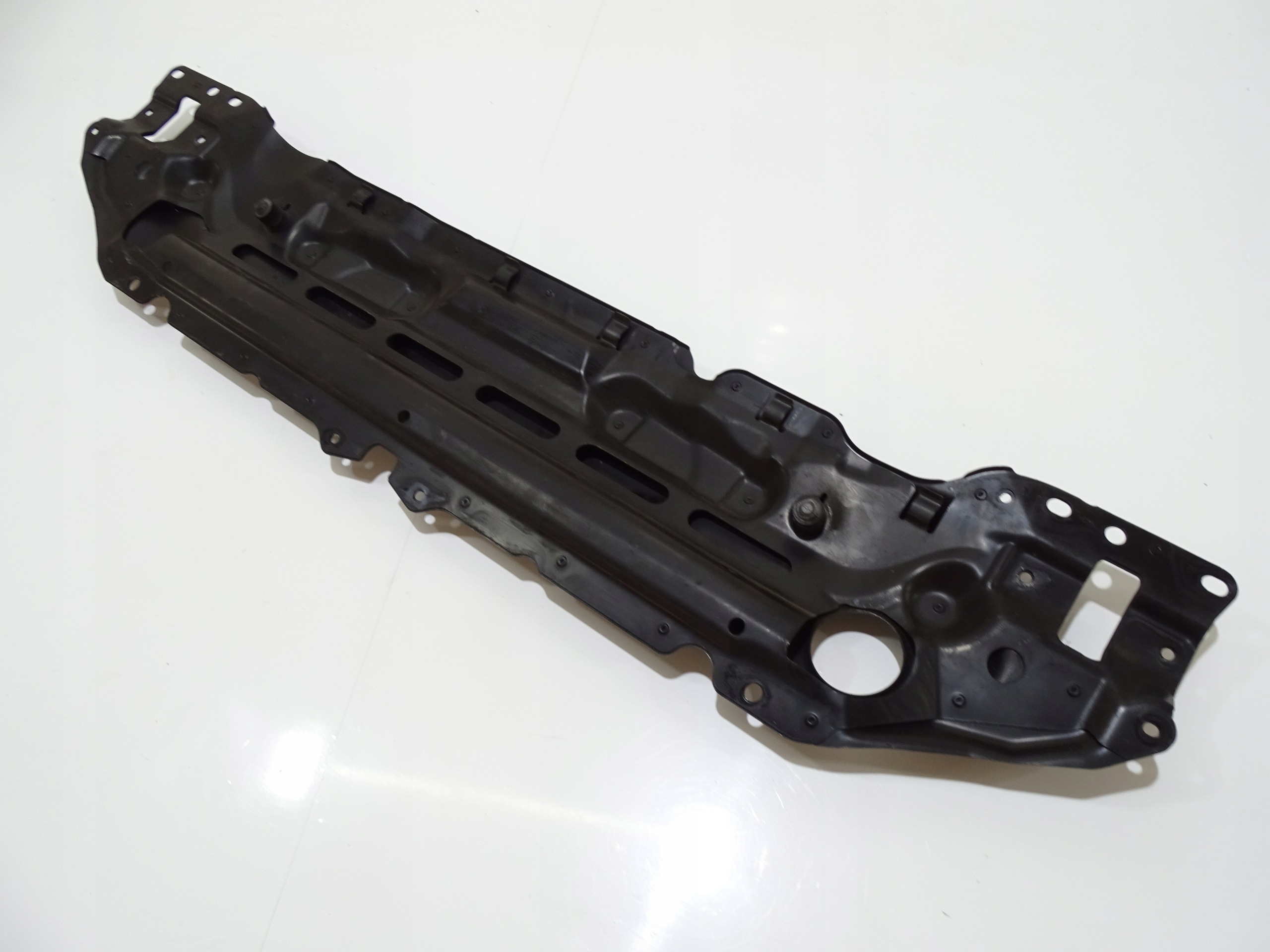 držák stěny předního BMW E60 E61 LCI 7033741