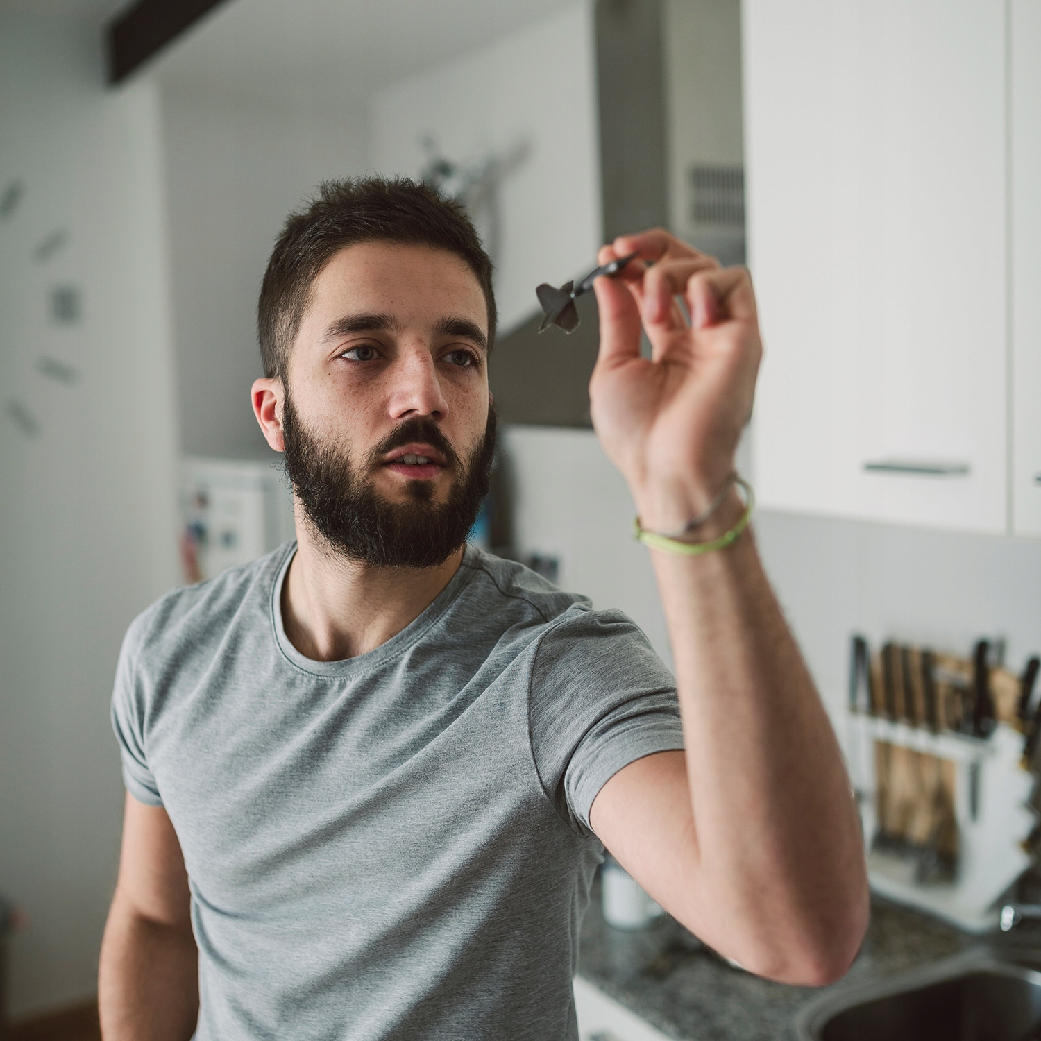 Zestaw 12 Rzutek Dart Grotów Piórka Rzutki Lotki Model 21629