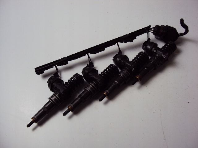 038130073 - НАСОС-ФОРСУНКА VW GOLF SEAT LEON 1.9 TDI