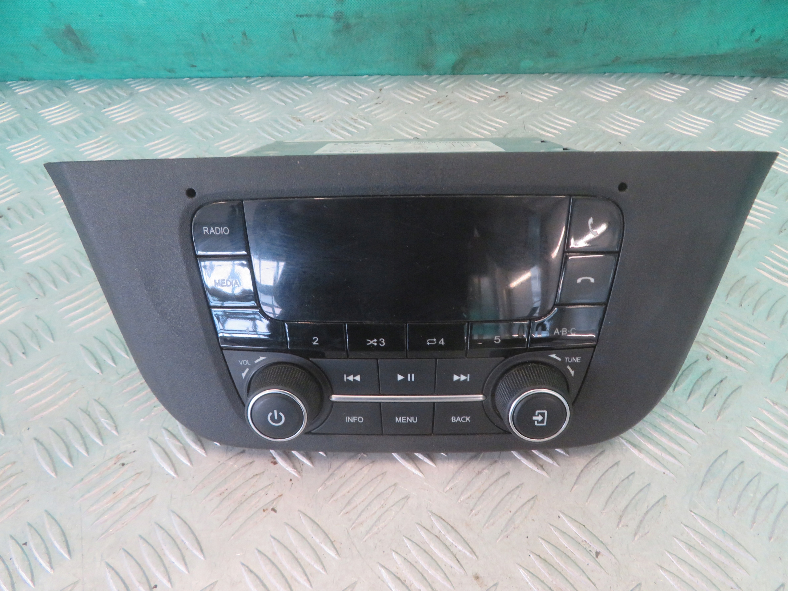 RADIO IVECO DAILY 23R 28780942