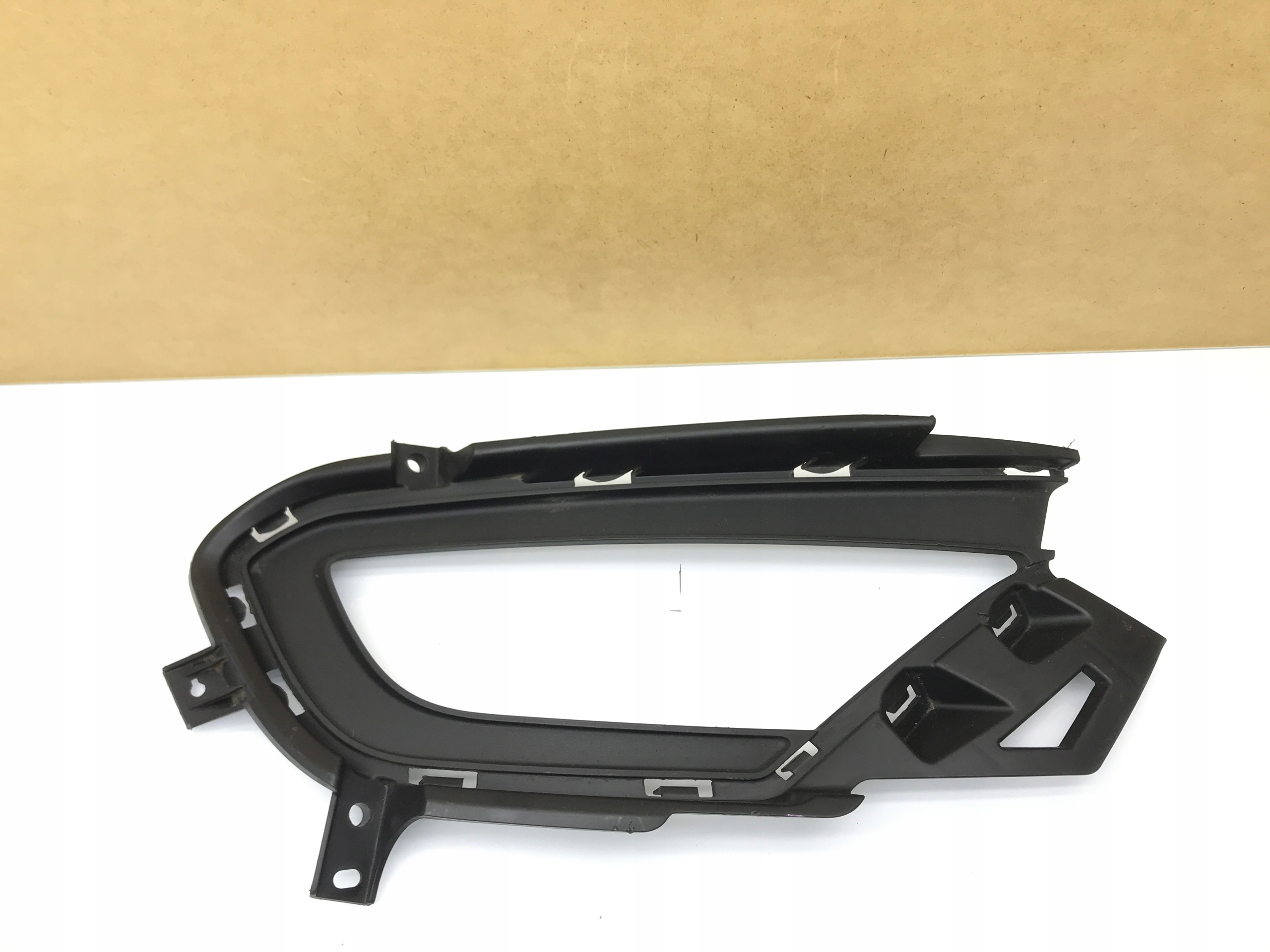 86562-C8110 - HYUNDAI I20 II решетка галогенная рамка бампера левая