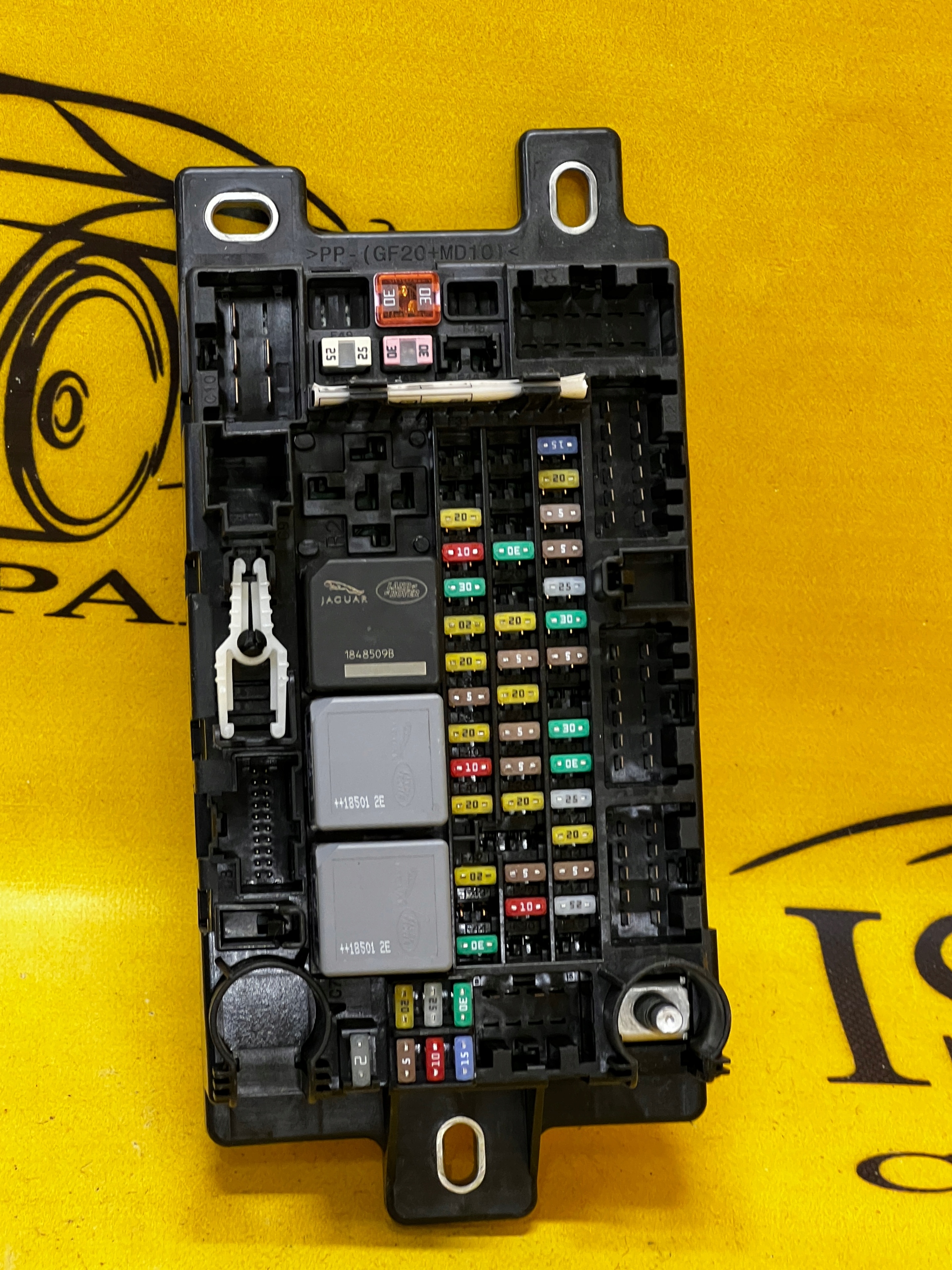 SKRZYNKA BEZPIECZNIKÓW RR L550 L551 K8D2-14N030-AC