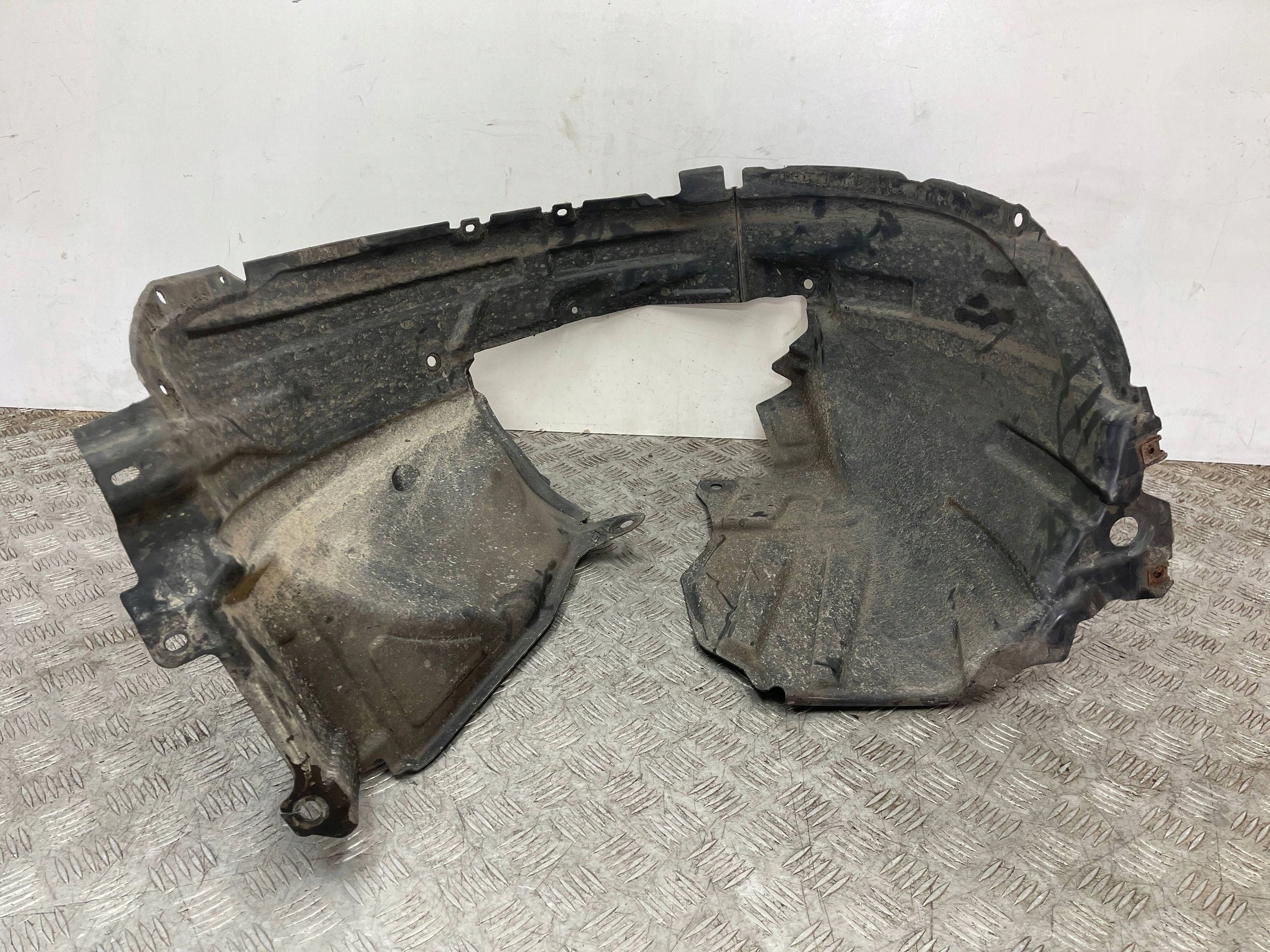 mudguard front front right Nissan Juke and 1 F15 10- 63842BA60A
