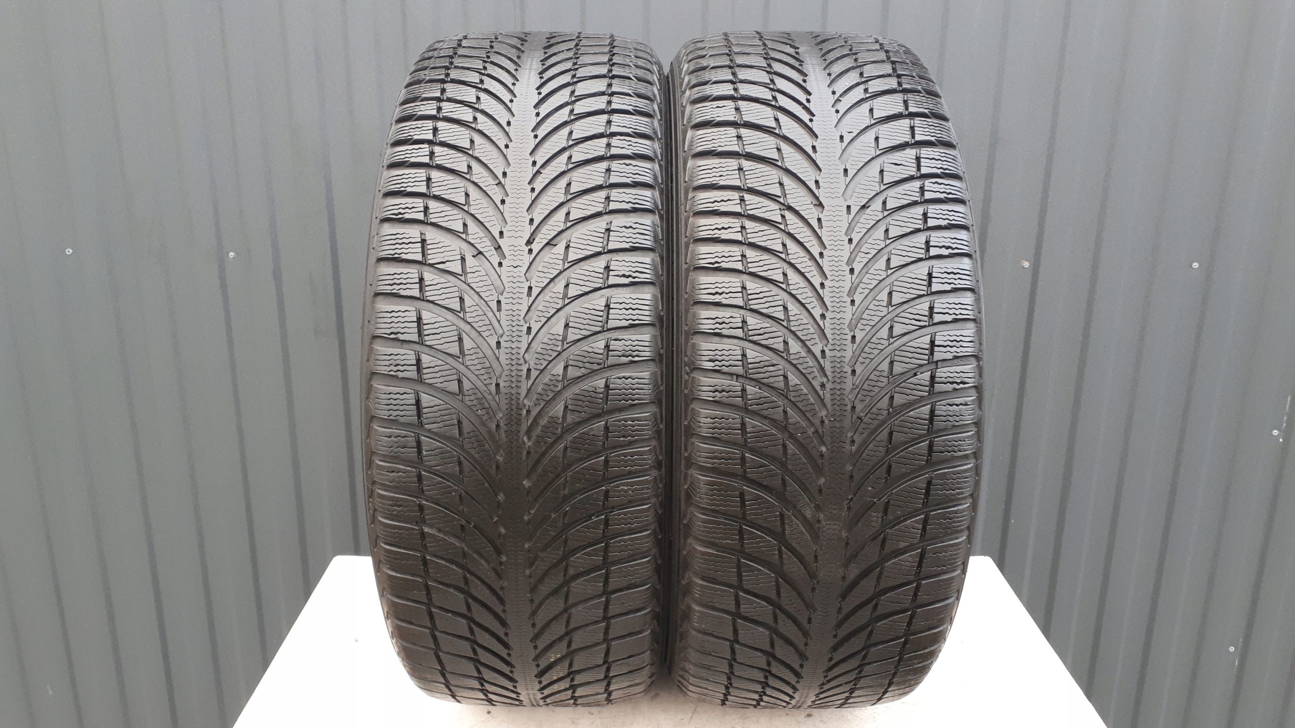 2x 255 / 45R20 105v Michelin Latitude Alpin LA2