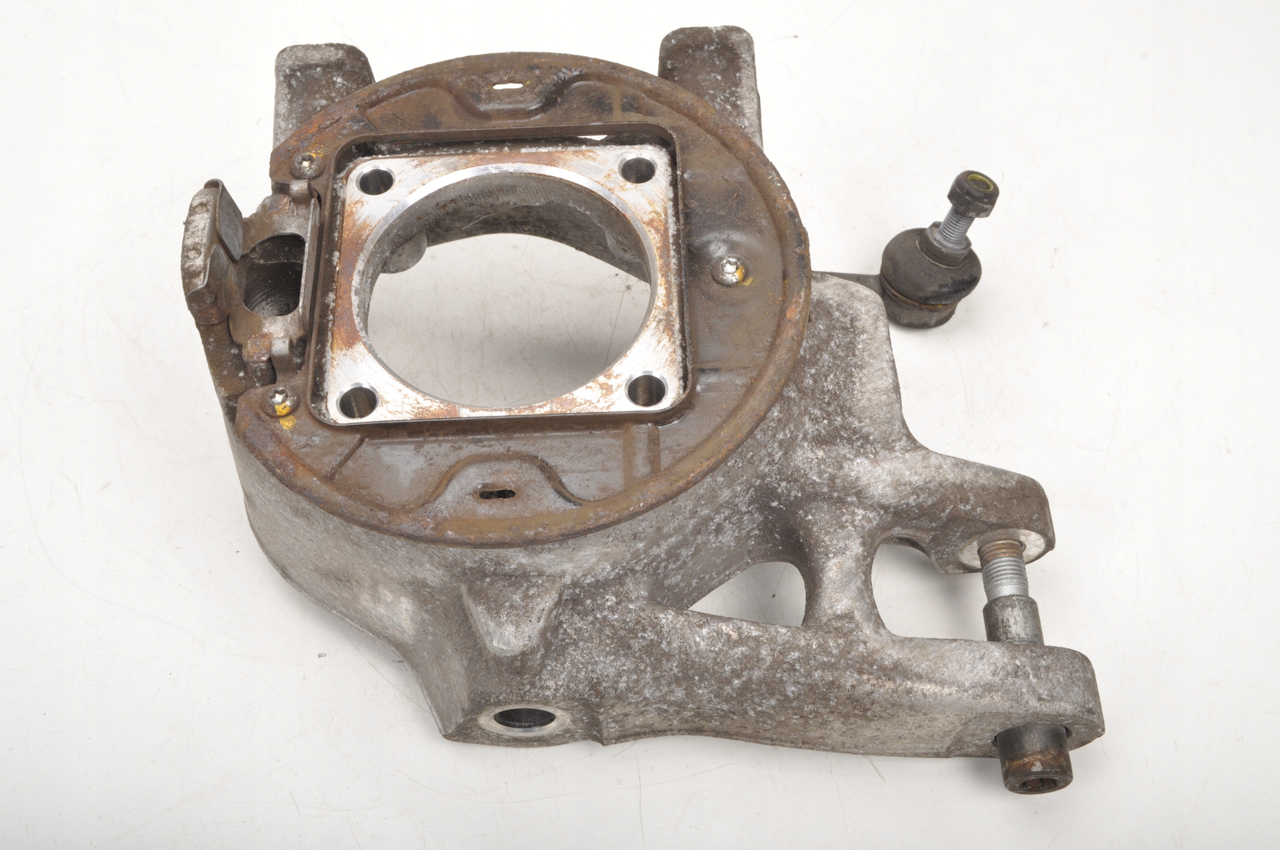 MASERATI GRANTURISMO 4.7 ЦАПФА ПРАВИЙ ЗАД.