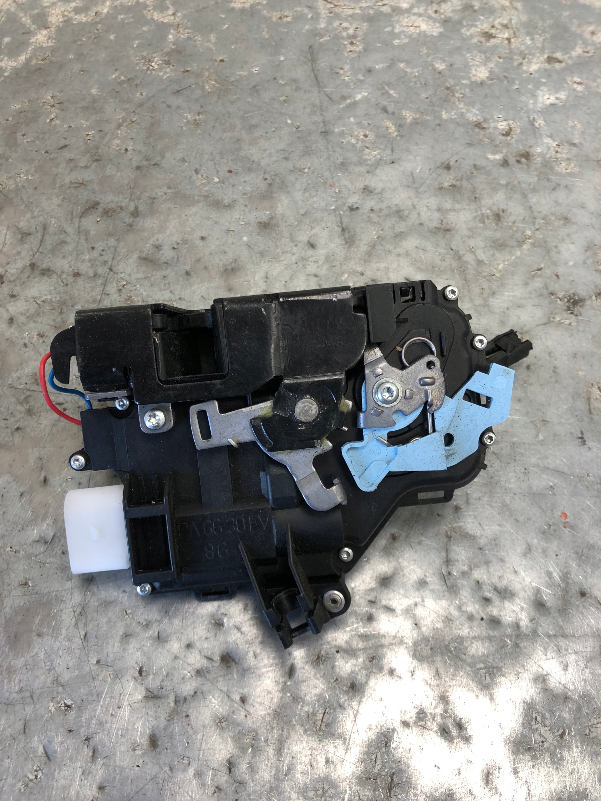 lock door left front VW TOURAN LIFT 3D1837015AR