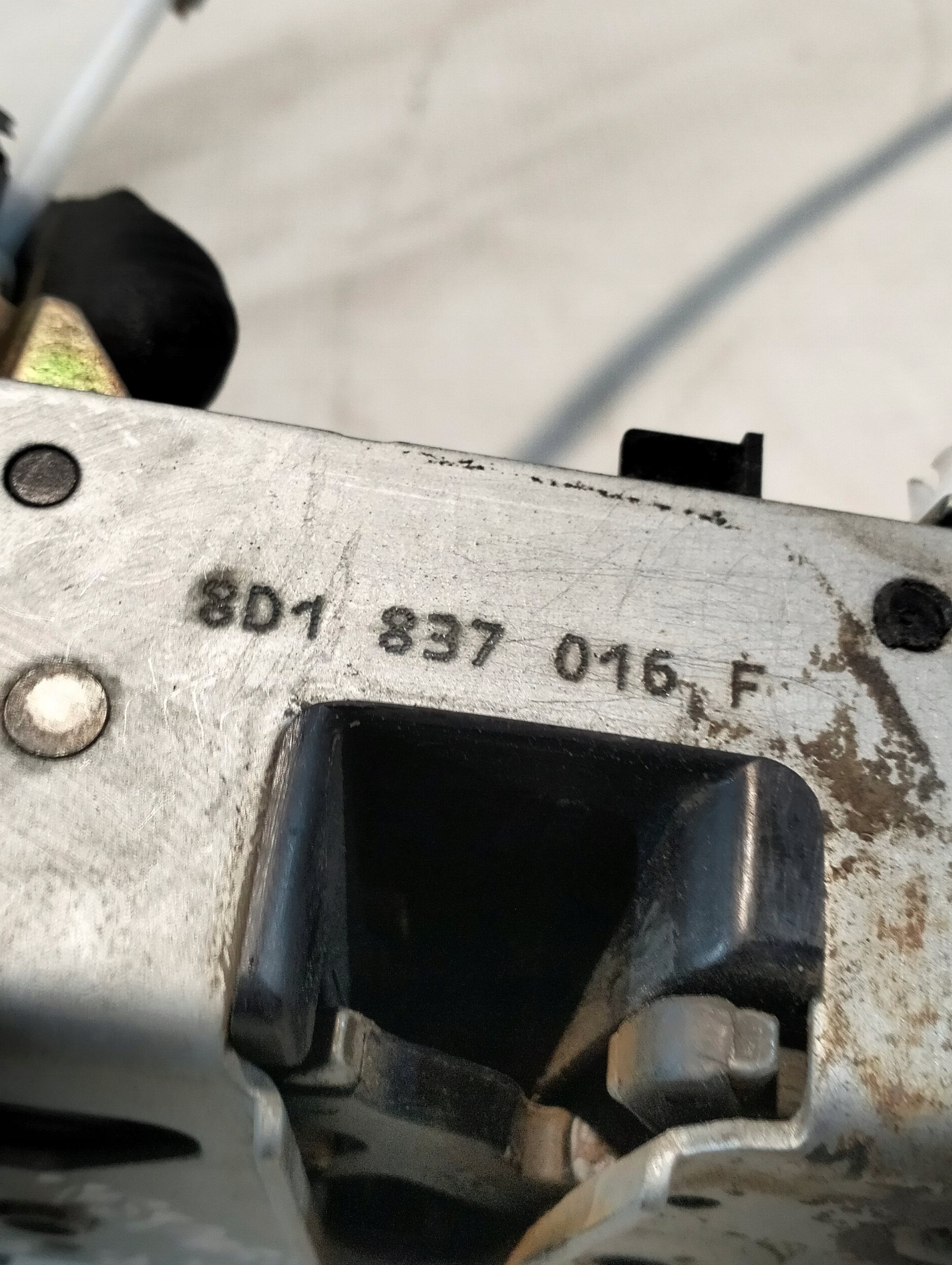 lock door right front 3PIN AUDI A4 B5 1998r OE 8D1837016F