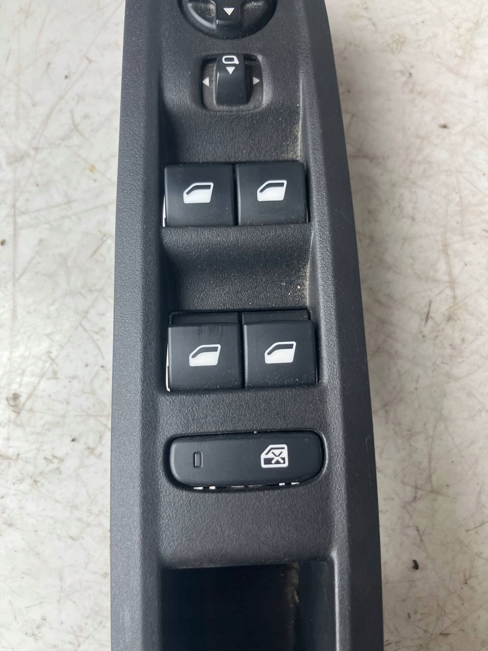 window control switch of mirrors CITROEN C4 III 98349233ZD left front