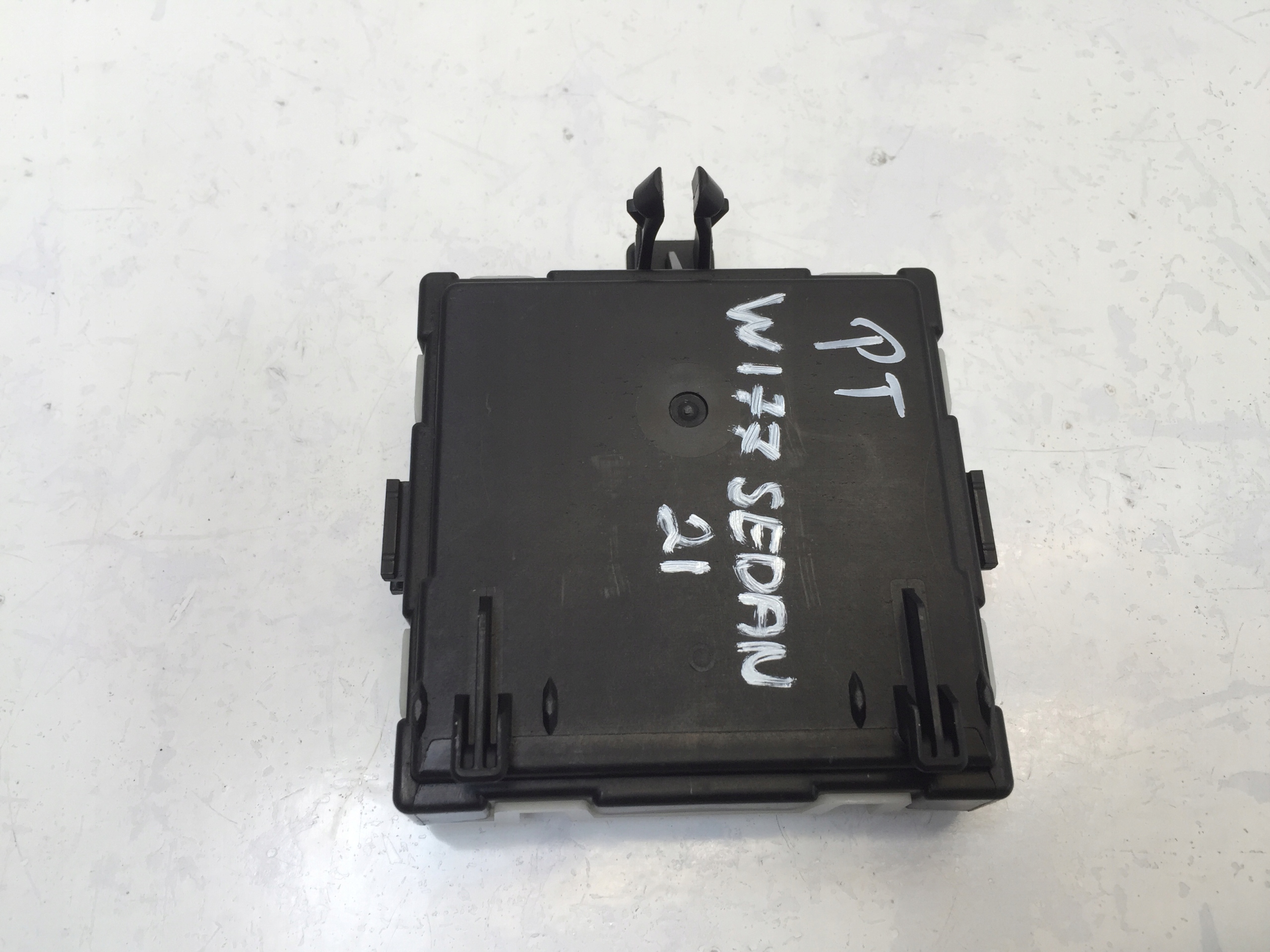 A1779005509 - MERCEDES A W177 2021 DOOR MODULE RIGHT REAR