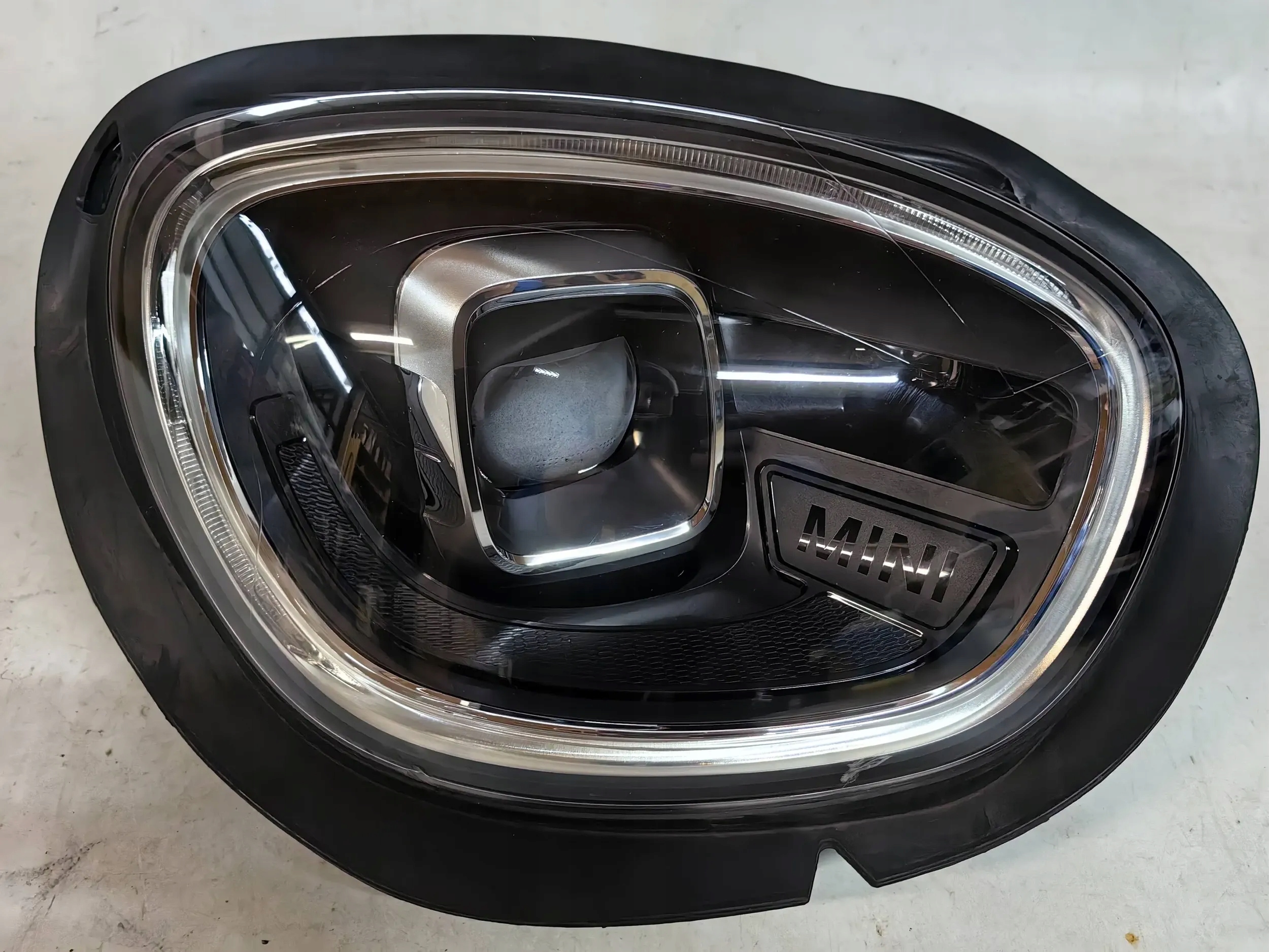 MINI COUNTRYMAN F60 LCI РЕСТАЙЛІНГ- ПОВНИЙ КОМПЛЕКТ LED ПРАВА BLACK ЦІЛЕ