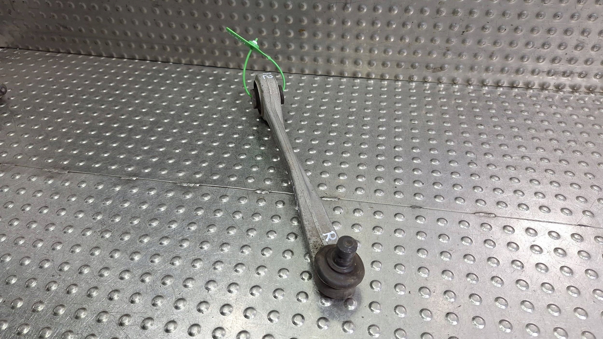 arm right front upper 8K0407506B 8K0506B AUDI A4 B8 A5 8T Q5 8R