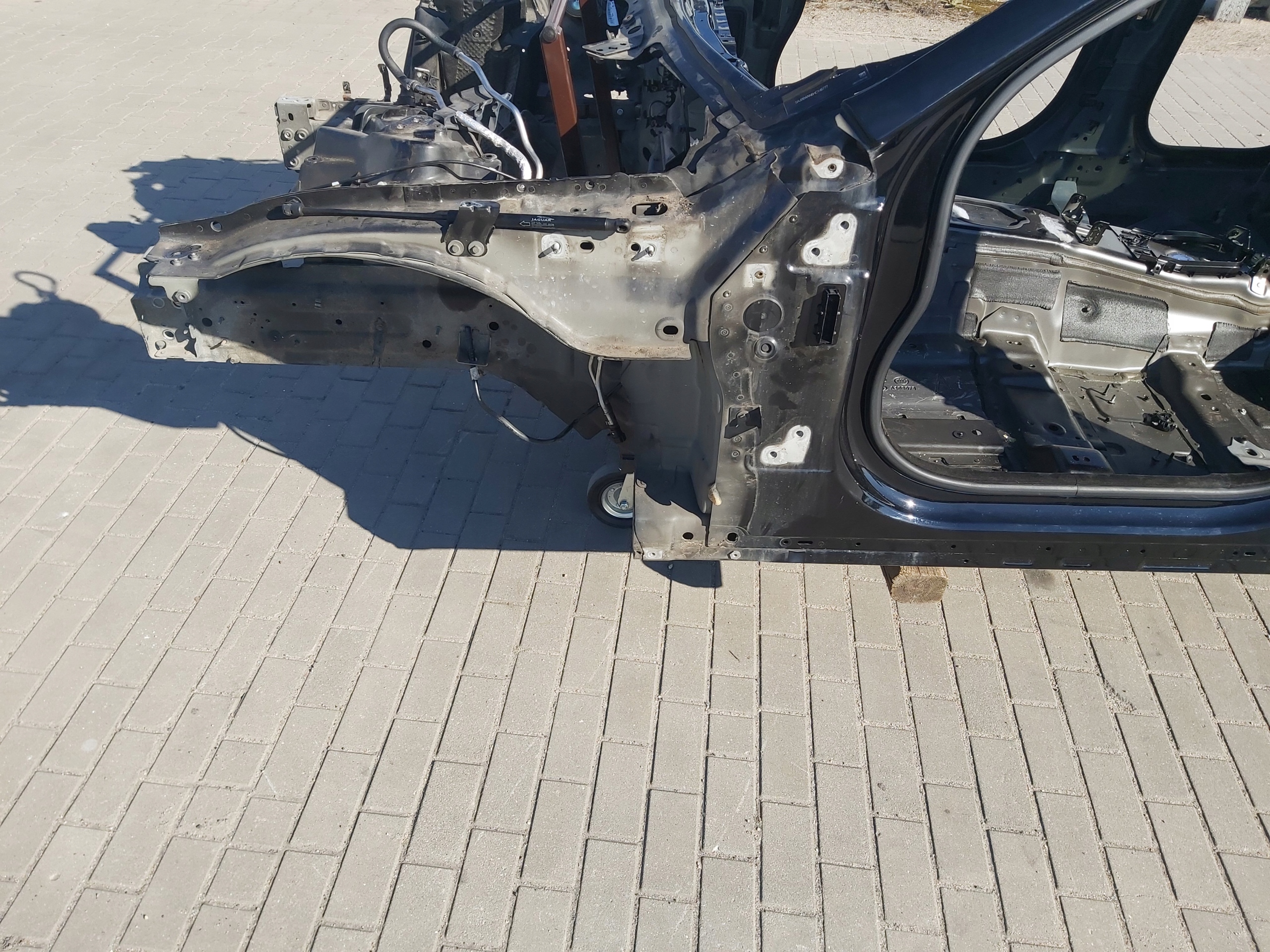 quarter front left right JAGUAR XF II X260 PEC