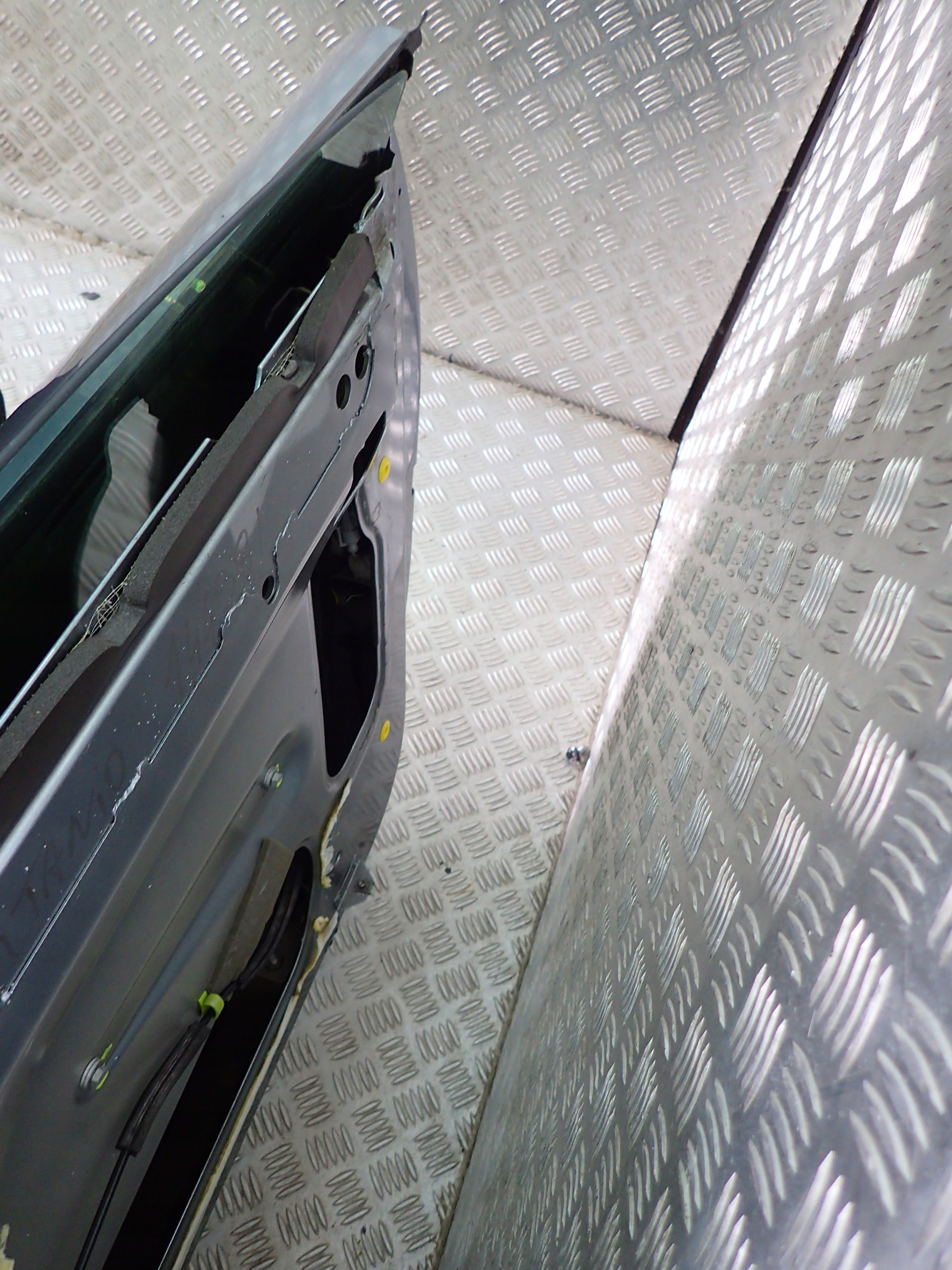 FERRARI 612 F137 DRZWI PRAWE KOMPLETNE SZYBA ZAMEK T Typ samochodu Samochody osobowe