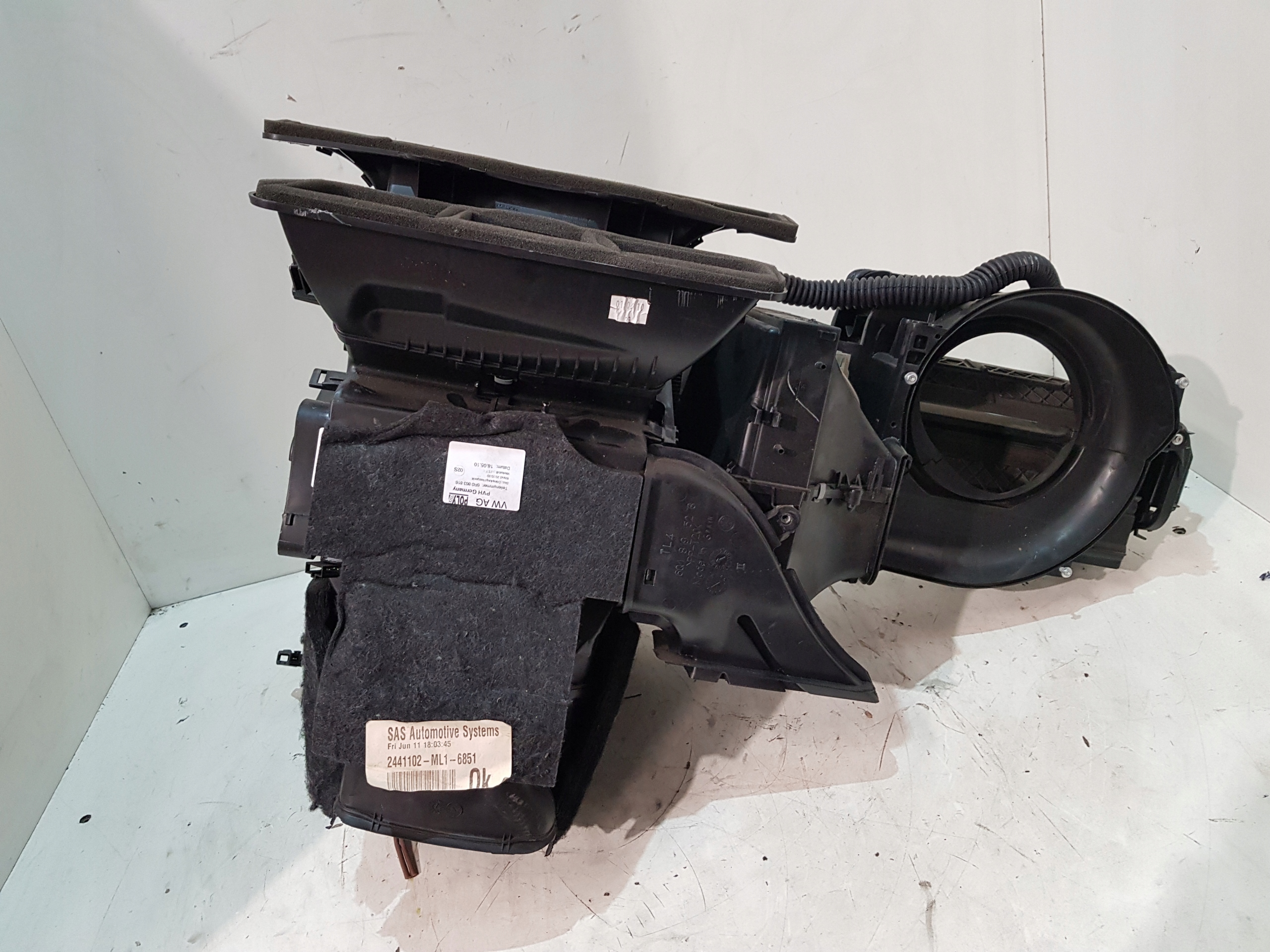 ОБОГРЕВАТЕЛЬ VW AUDI SEAT SKODA 1.6 TDI 6R1820003BR
