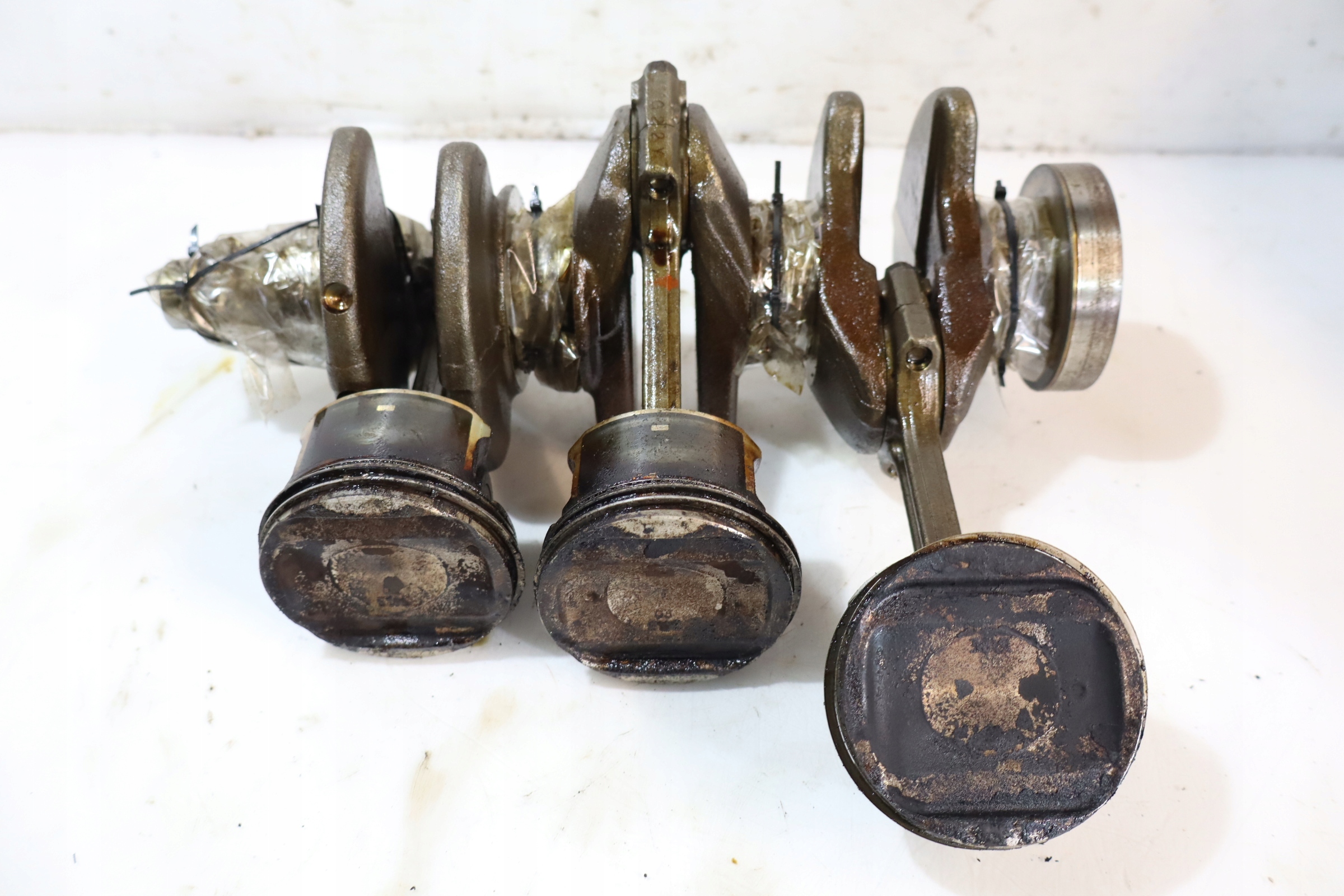 WAŁ KORBOWY TŁOKI NISSAN NOTE II 1.2