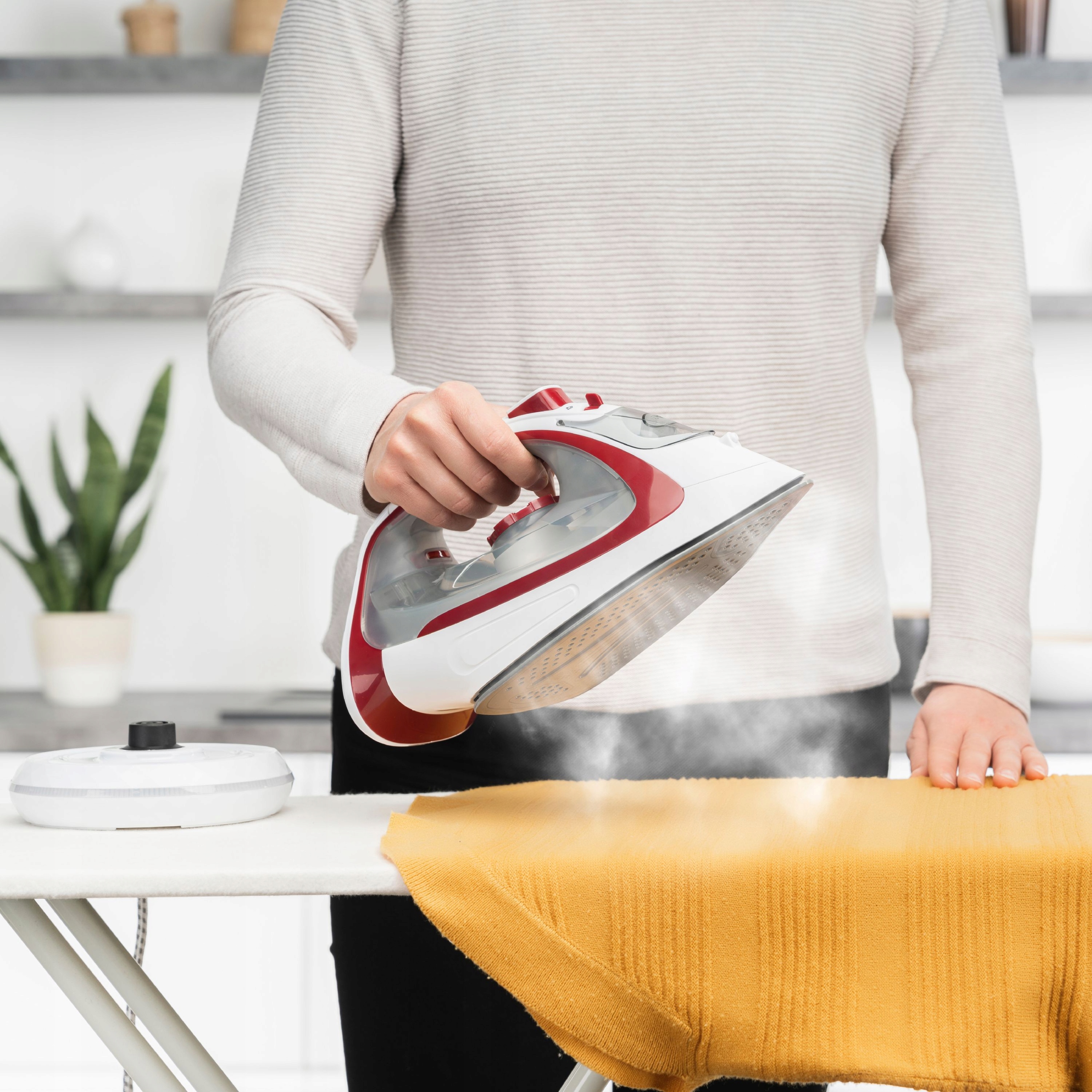 Żelazko parowe BEZPRZEWODOWE LED First Austria RED Moc 2400 W