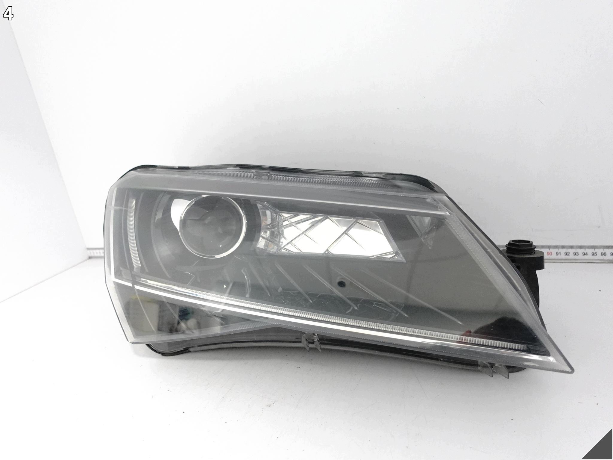 SKODA SUPERB III 3 3V0 3V1 15-19 light XENON + LED positioning right front EU
