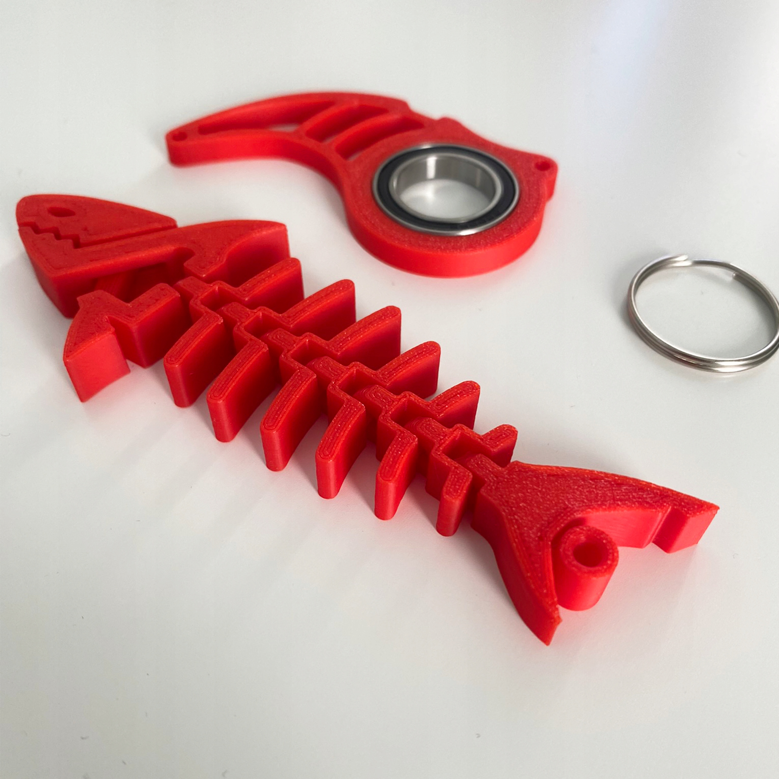 Brelok do Kluczy KEYRAMBIT KEYSPINNER karambit key spinner CZERWONY Materiał plastik