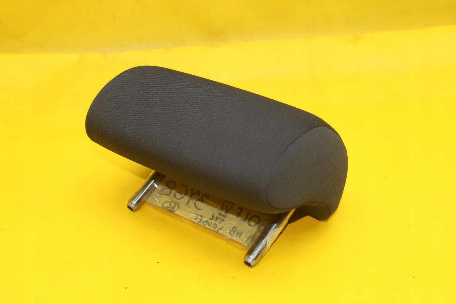 ZAGŁÓWEK TYLNY ŚRODKOWY GOLF VI 5D HB