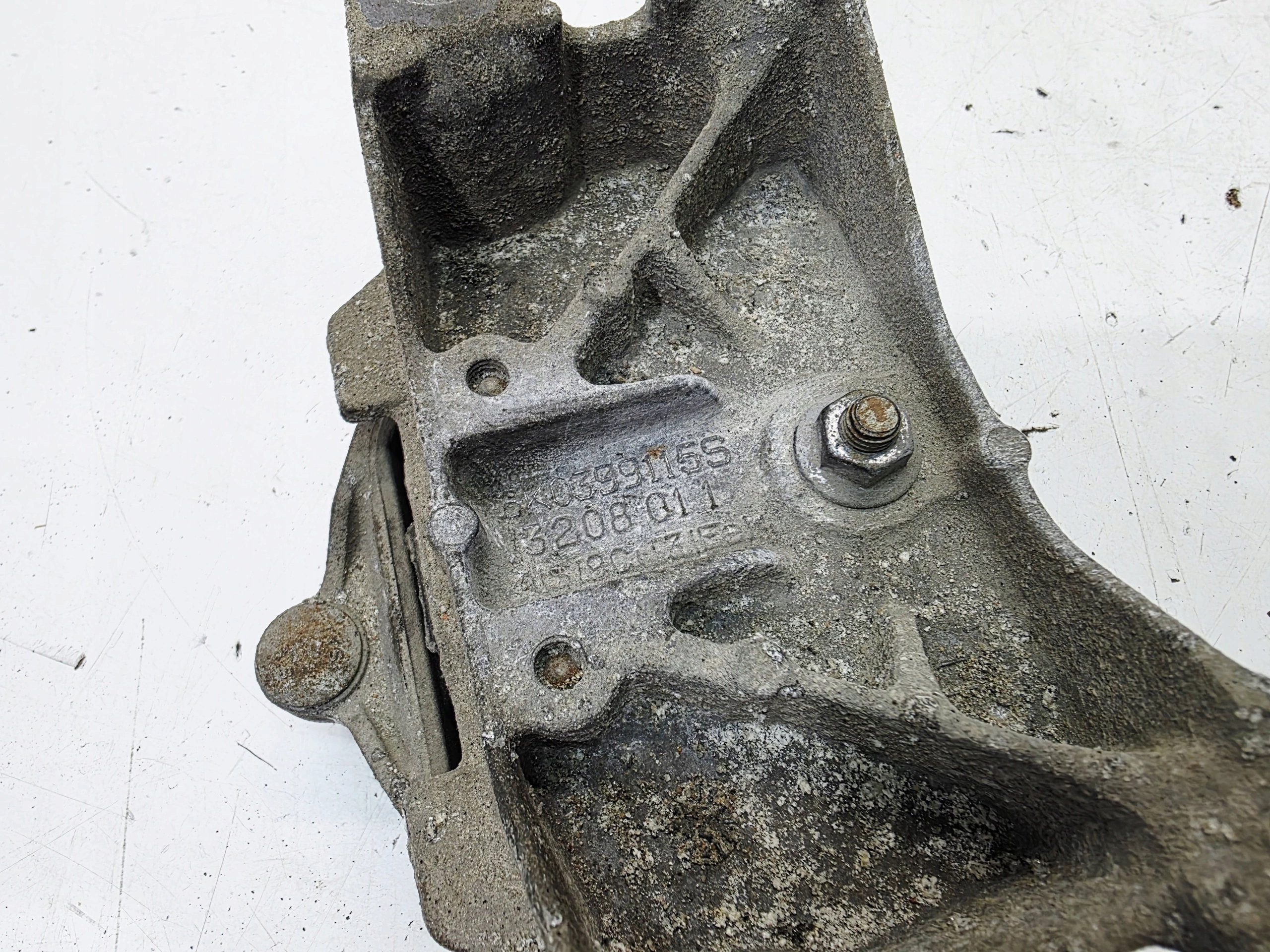 holder gearbox mount AUDI A4 B8 A5 8T Q5 8R 8K0399115S