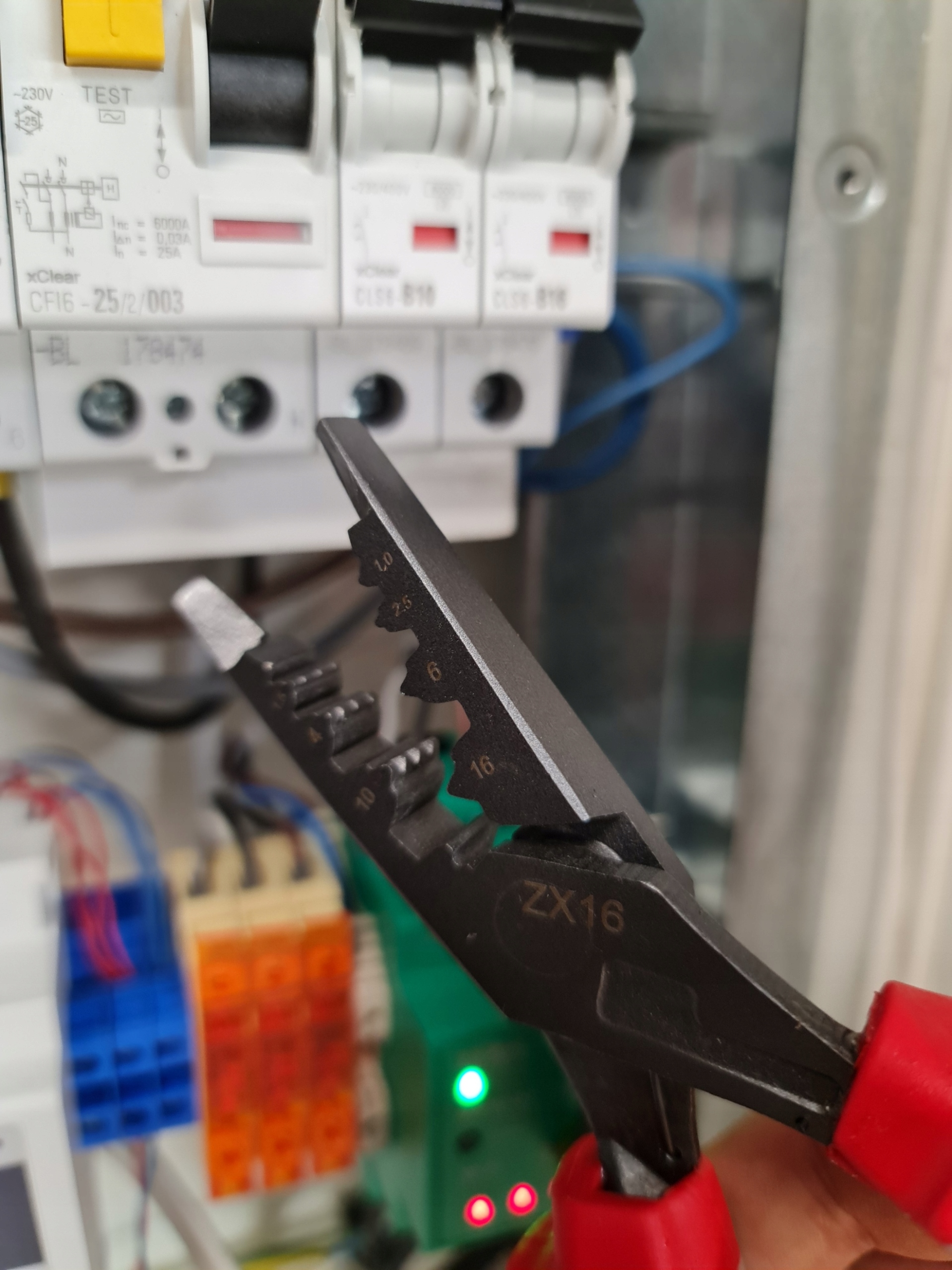 Zaciskarka do tulejek PRO 0,5-16 mm2 / PRASKA ENERGOTYTAN POLSKA ZX16 Model ZX16