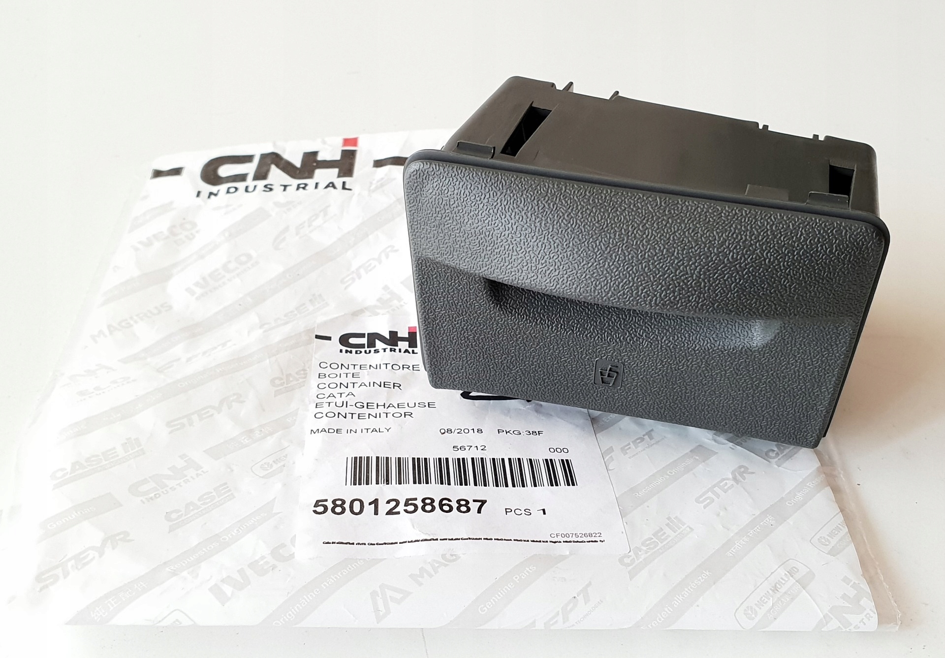 UCHWYT LEWY NA KUBEK NAPÓJ IVECO DAILY 2006-