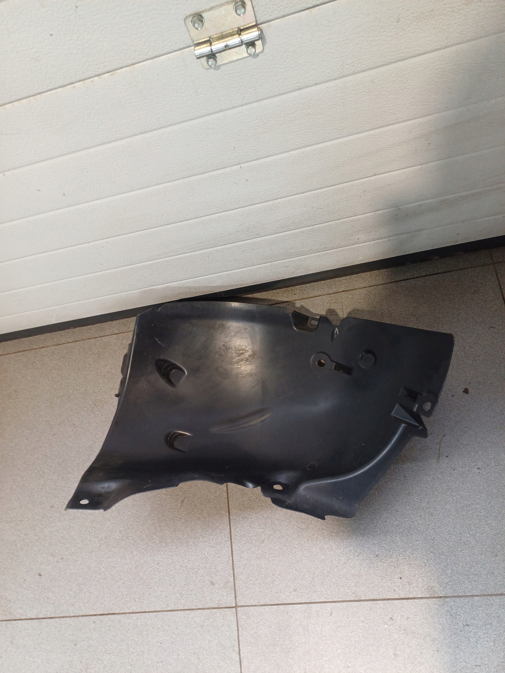 podblatník levý předek přední RENAULT MODUS 8200213965F
