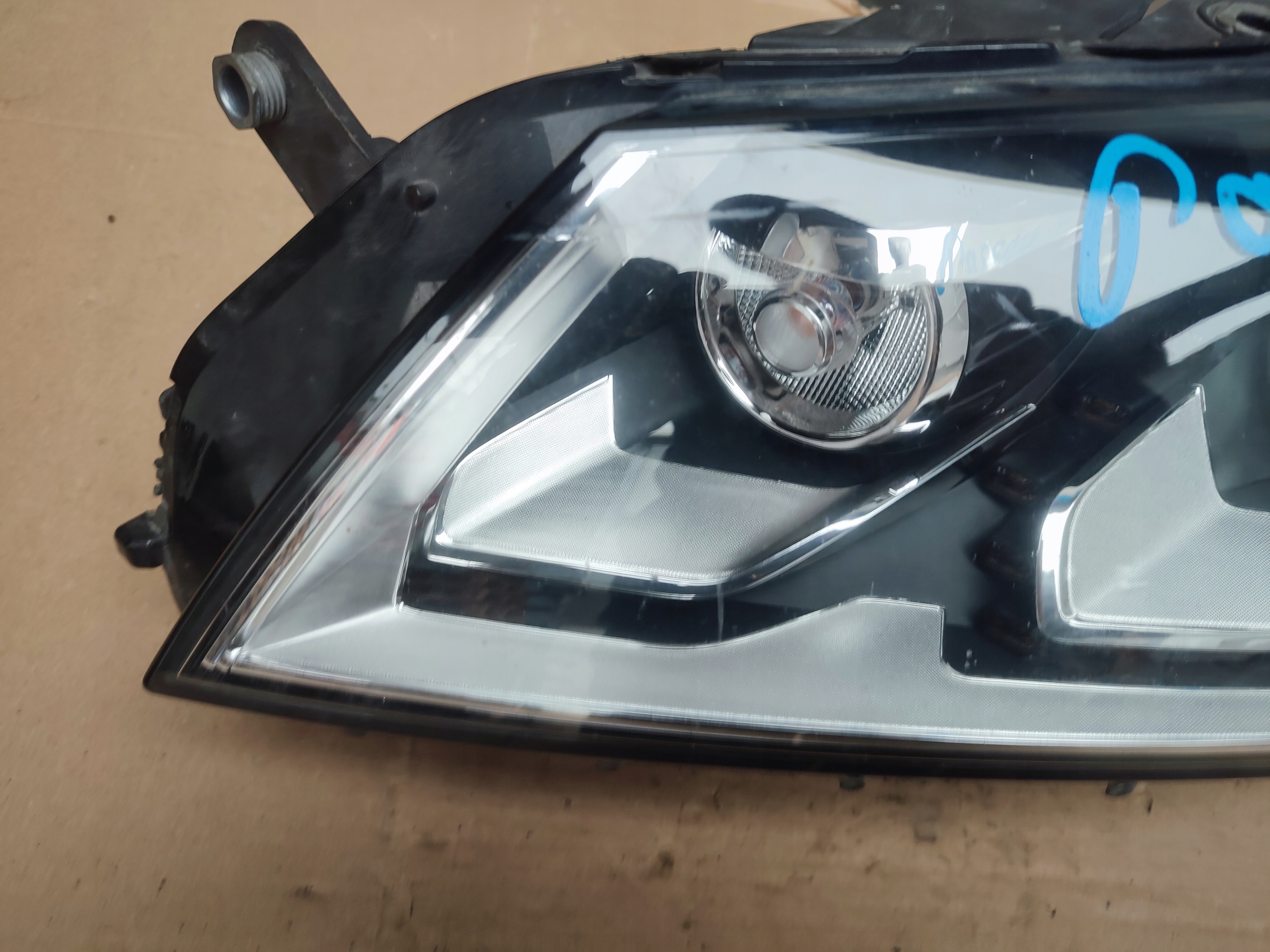 light left front left front BI XENON LED VW PASSAT B7 3AB941753 10-15r