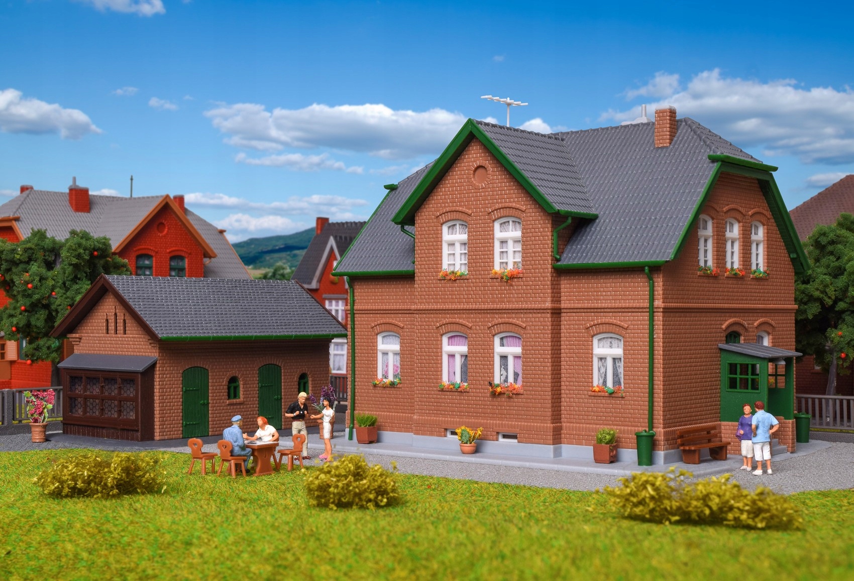 Kibri 38192 Model domu s dílnou pro železniční modelářství Měřítko Ho 1:87