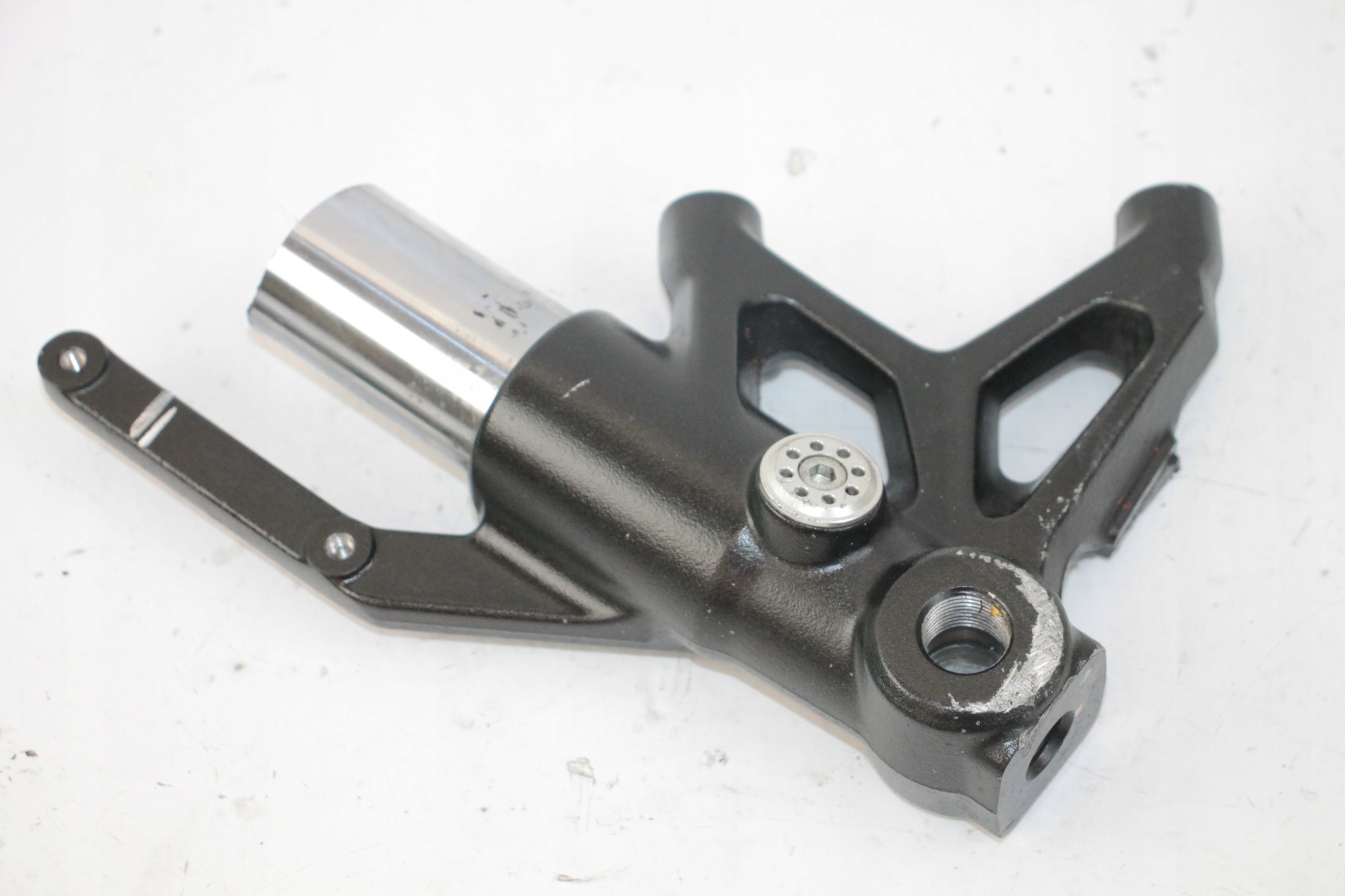 T765 63 - TRIUMPH STREET TRIPLE RS 765 ГОЛЕНЬ ЛАГИ АМОРТИЗАТО