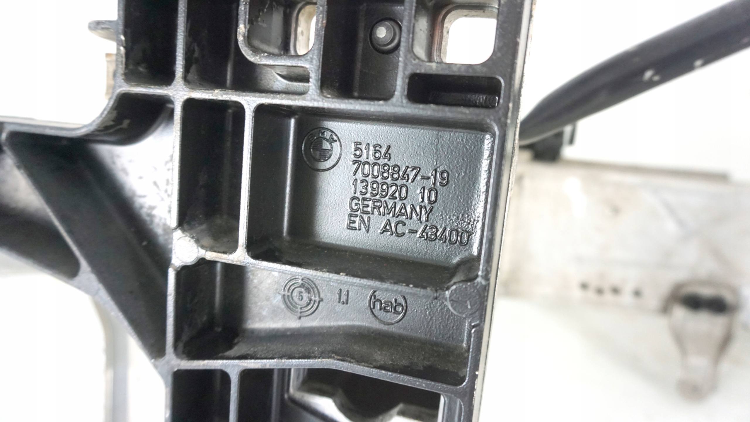 панель передняя / телевизор Балка усилитель бампера перед BMW 6 E63 E64 2003 7185487