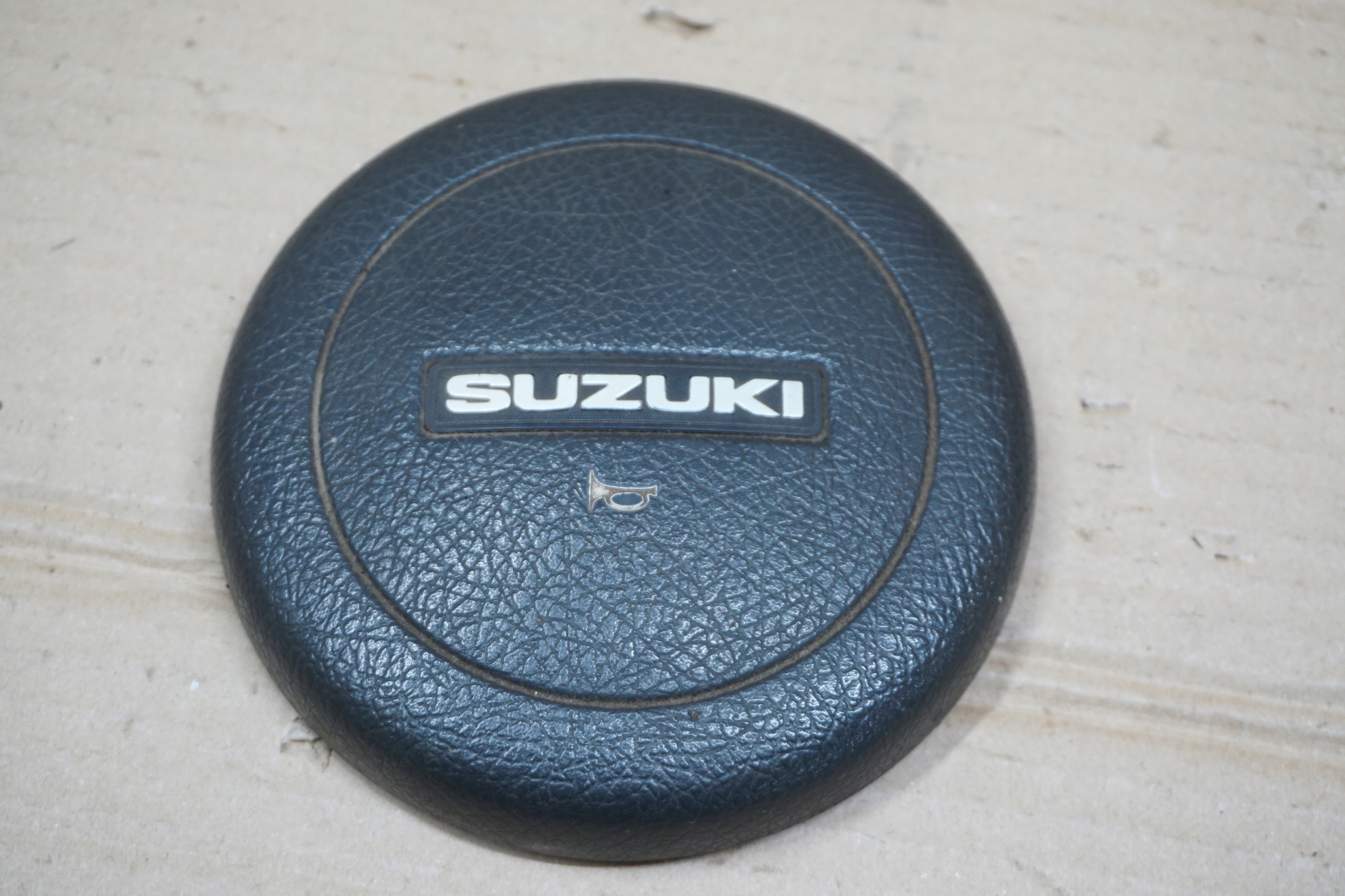 suzuki заглушка руля 410 413
