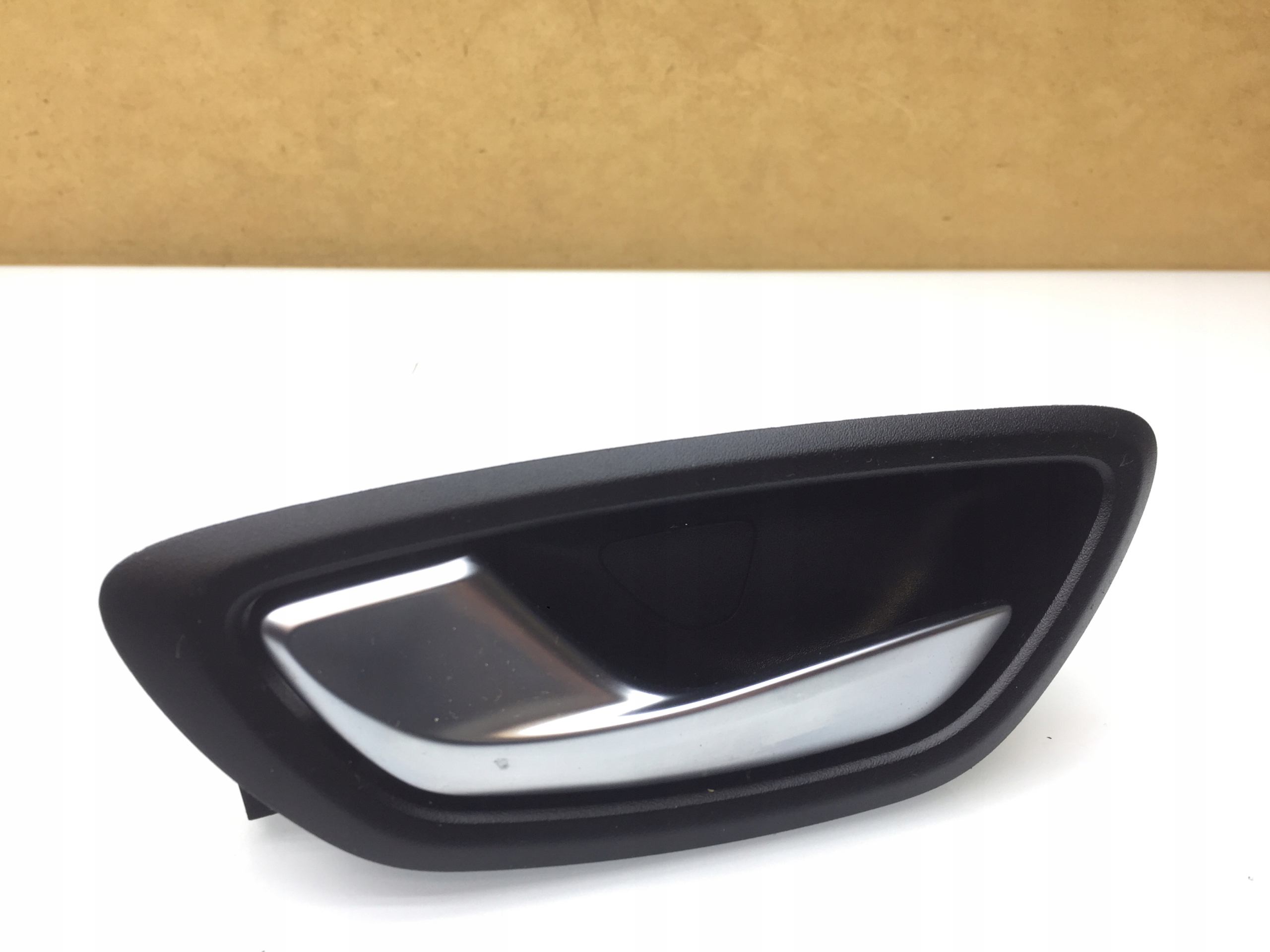 ручка двери левая зад renault MEGANE IV 806719687R