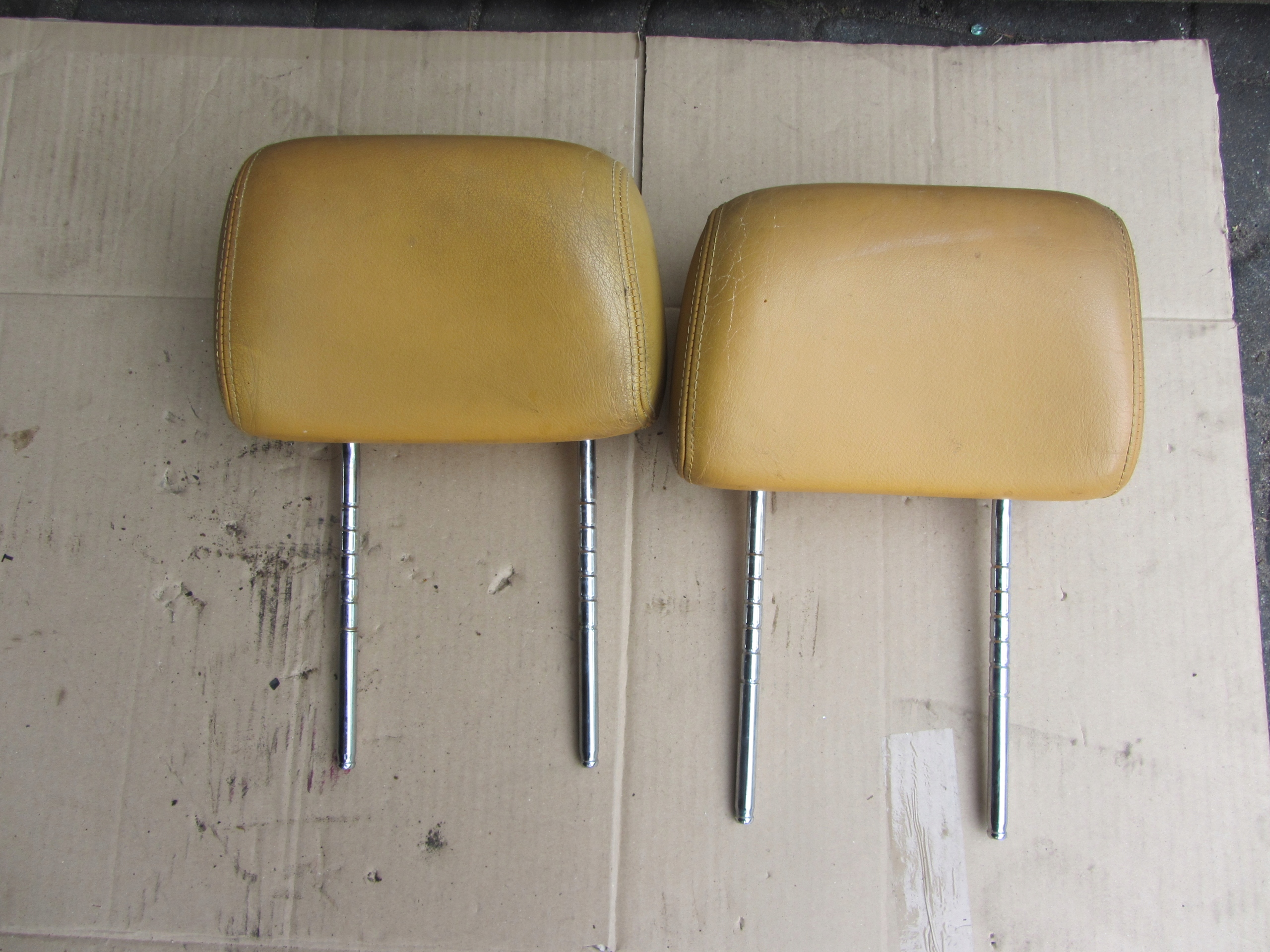 8180156 - Подголовники сиденья передние BMW E36 кожа M банан пакет