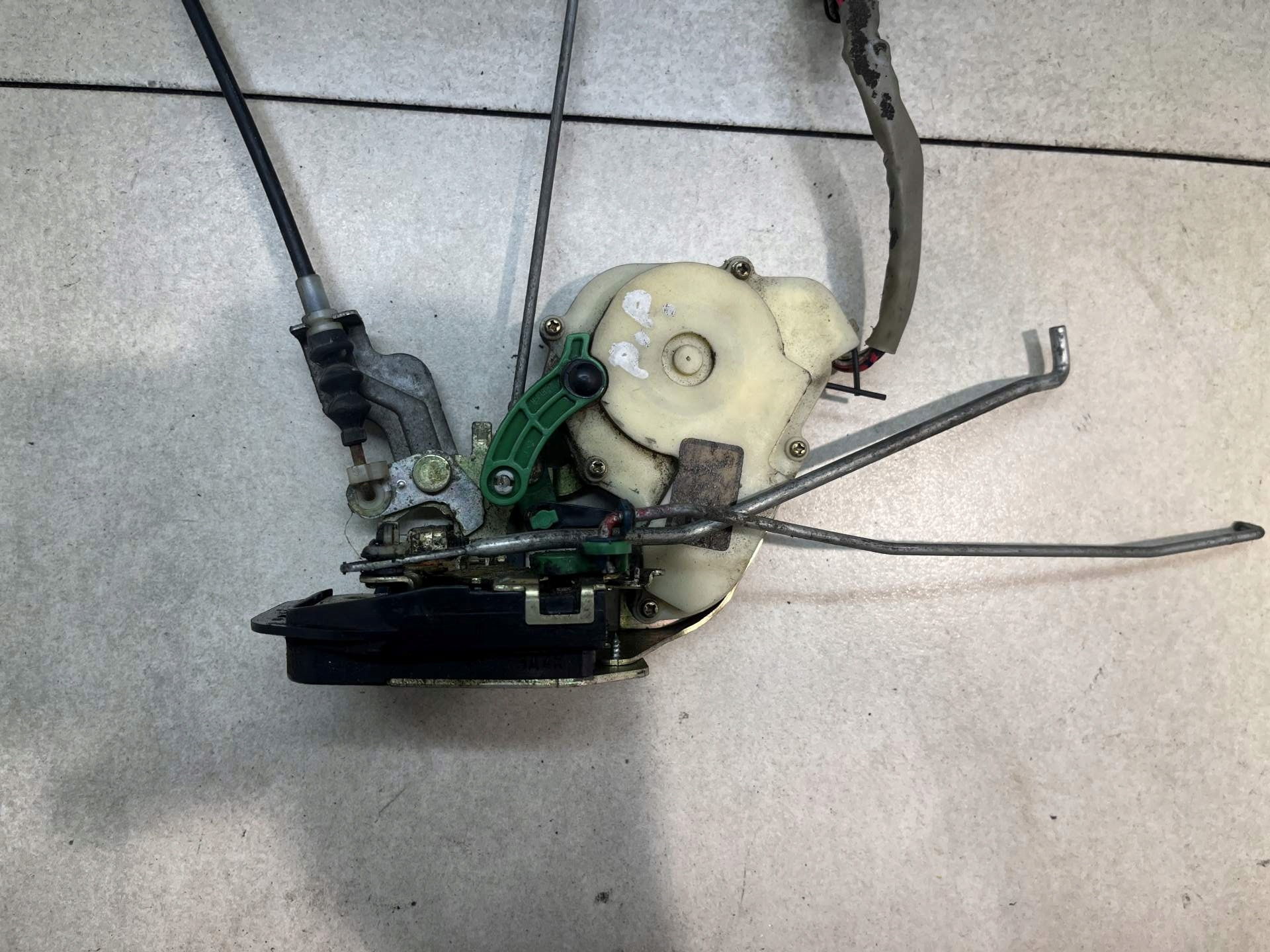 lock door right front 6 PIN KIA SORENTO and 2.5 CRDI