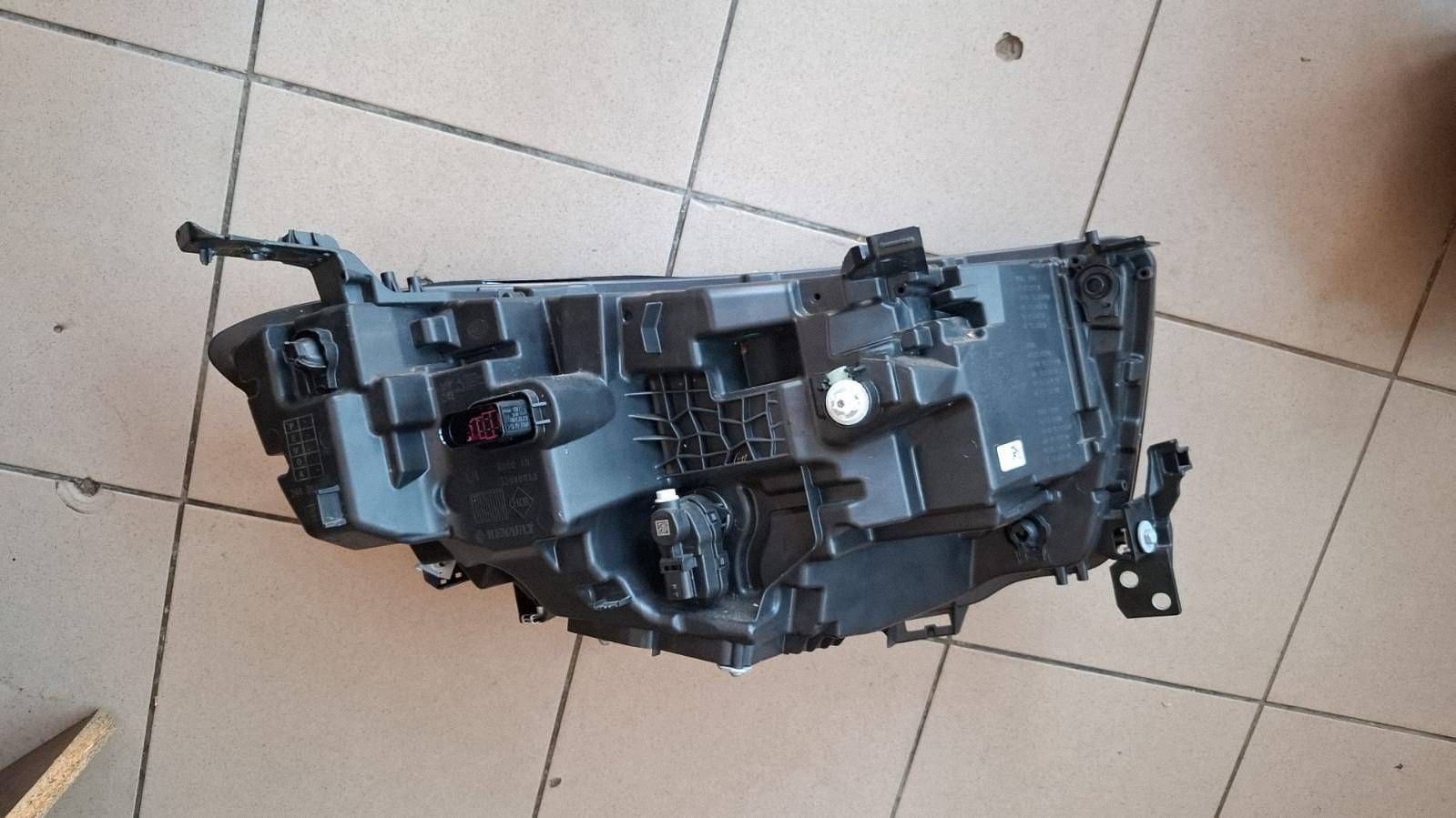 REFLEKTOR light front left RENAULT AUSTRAL 260609504R STAN as new