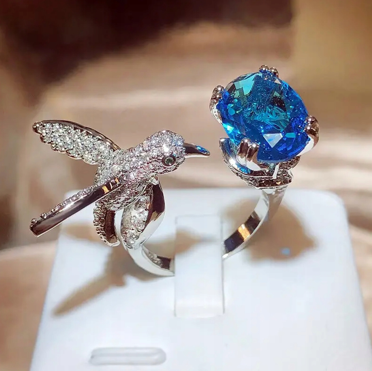 Stříbrný Prstýnek Oválný 14 mm Zirkony Kolibřík Ocel