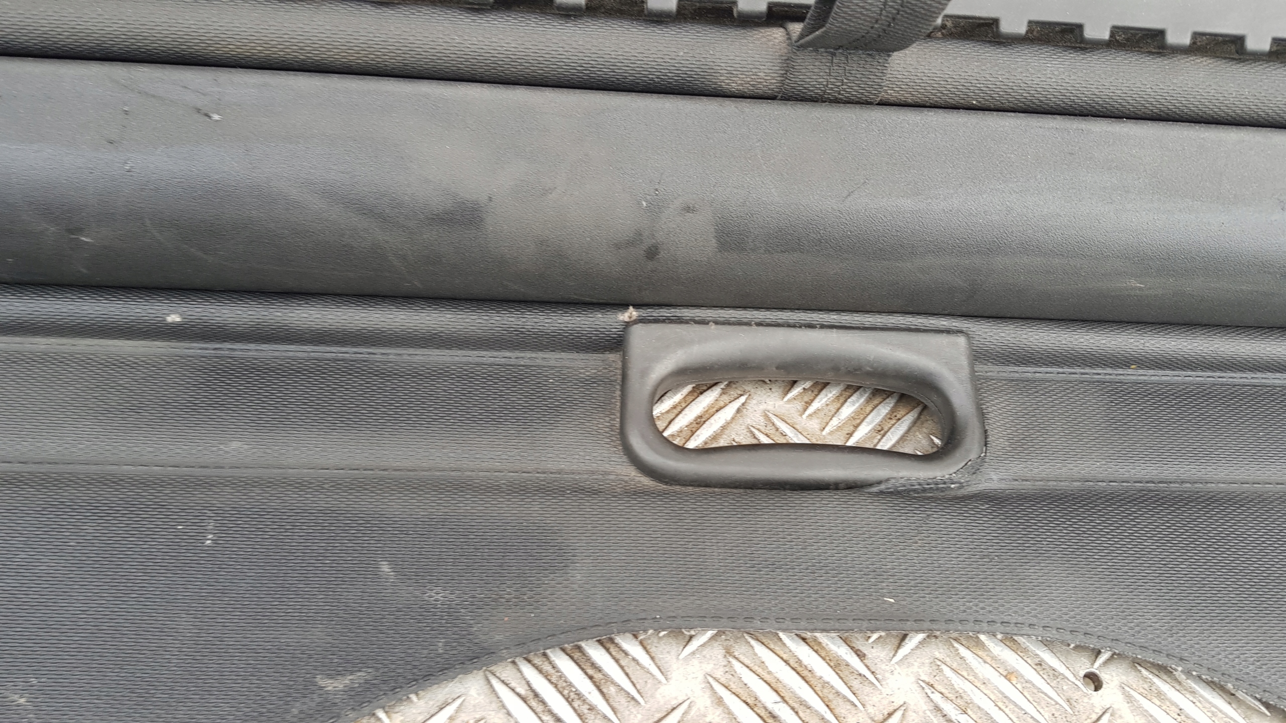 BMW E39 blinds net boot 8236357