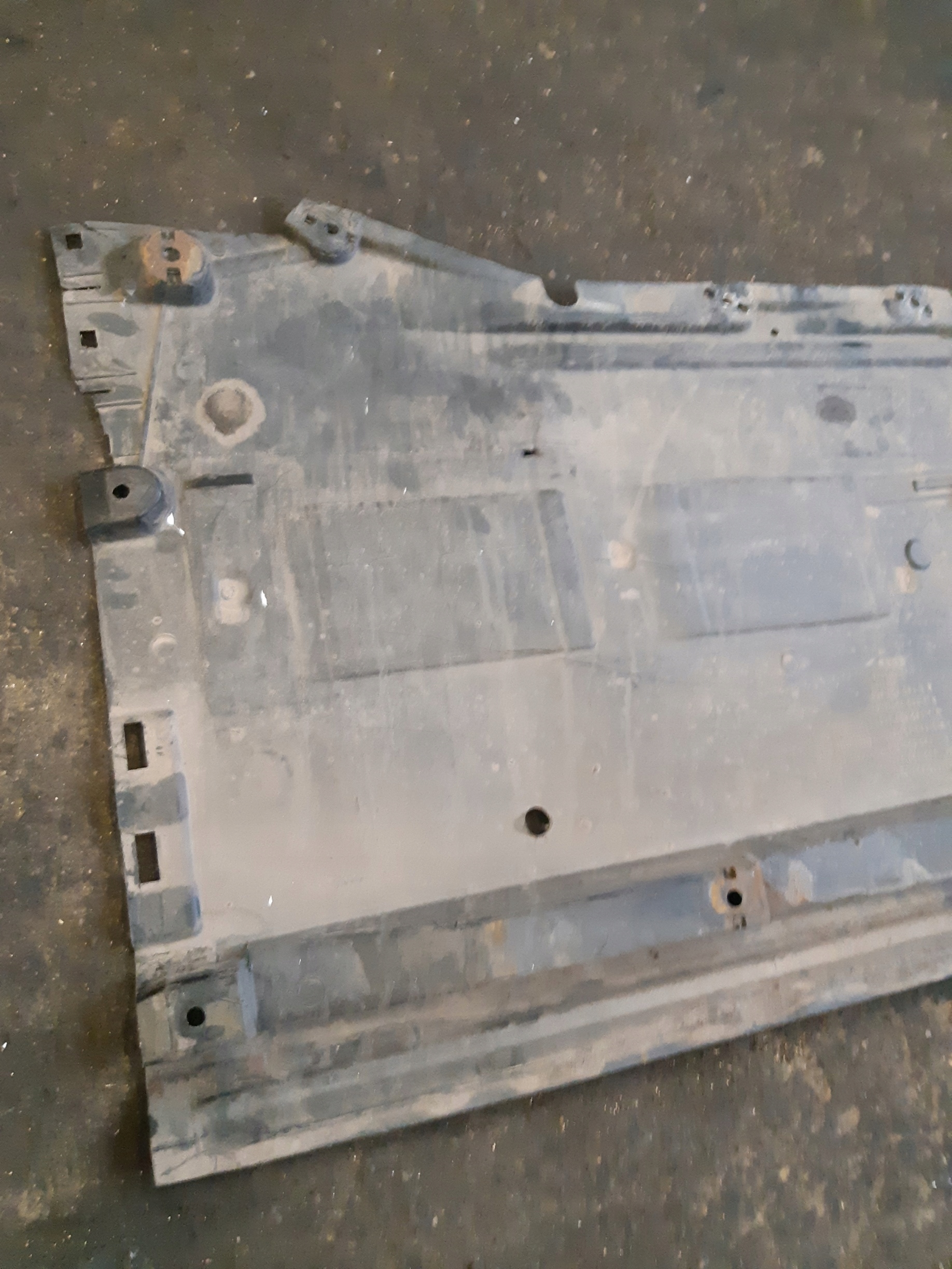AUDI A4 B8 A5 Blende Abdeckung abdeckung des Bodens Unterfahrschutz rechts