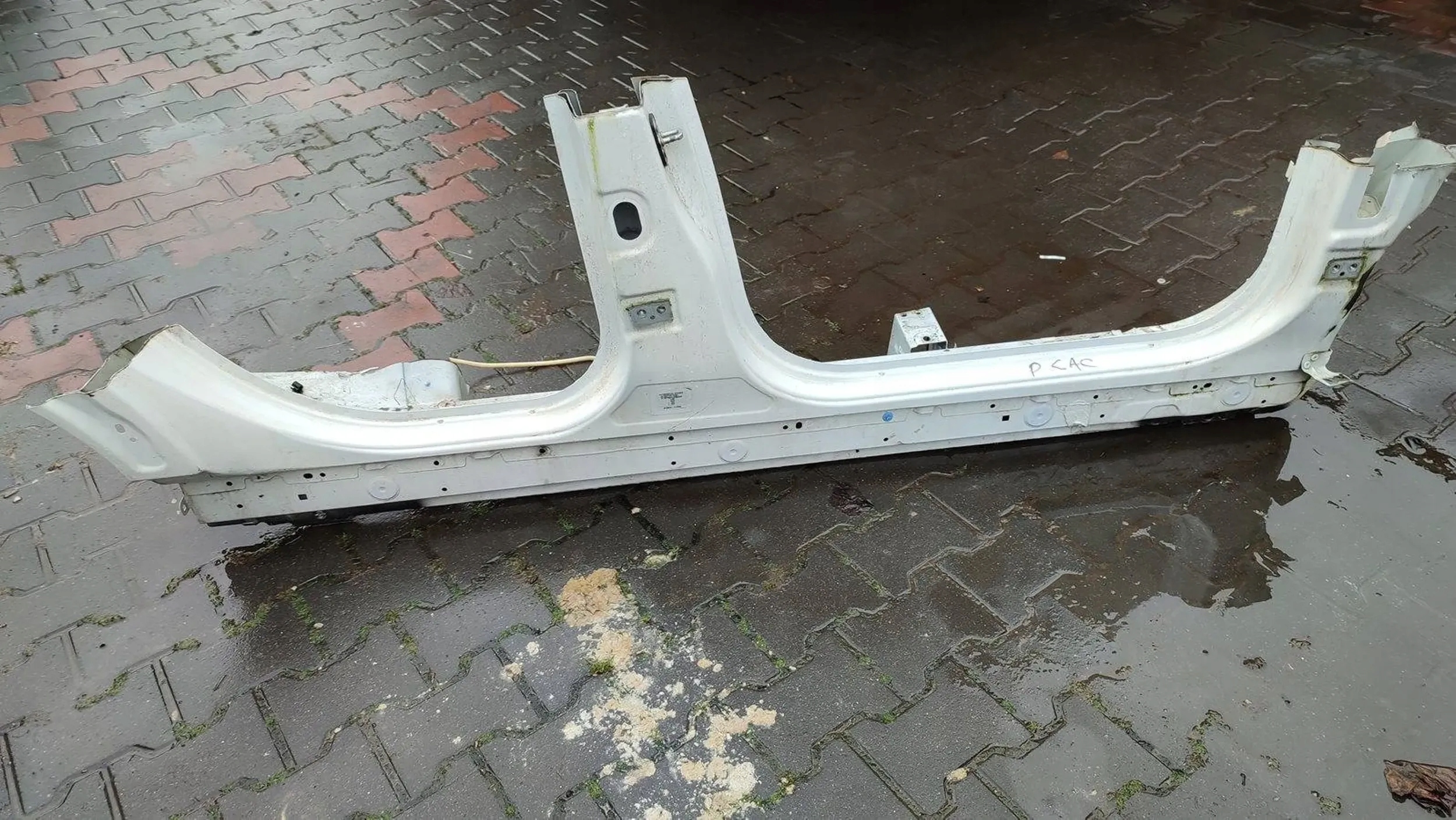 Citroen C4 Cactus 2018 right threshold pillar