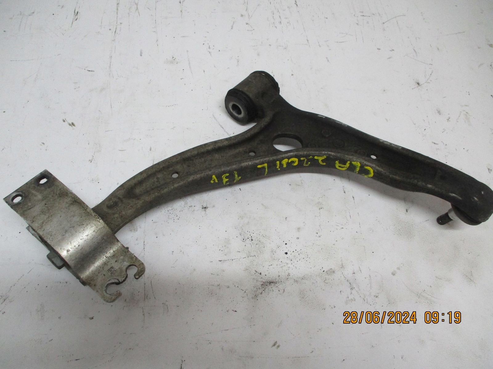arm front MERCEDES CLA 117 right left A2463330300 A2463330400