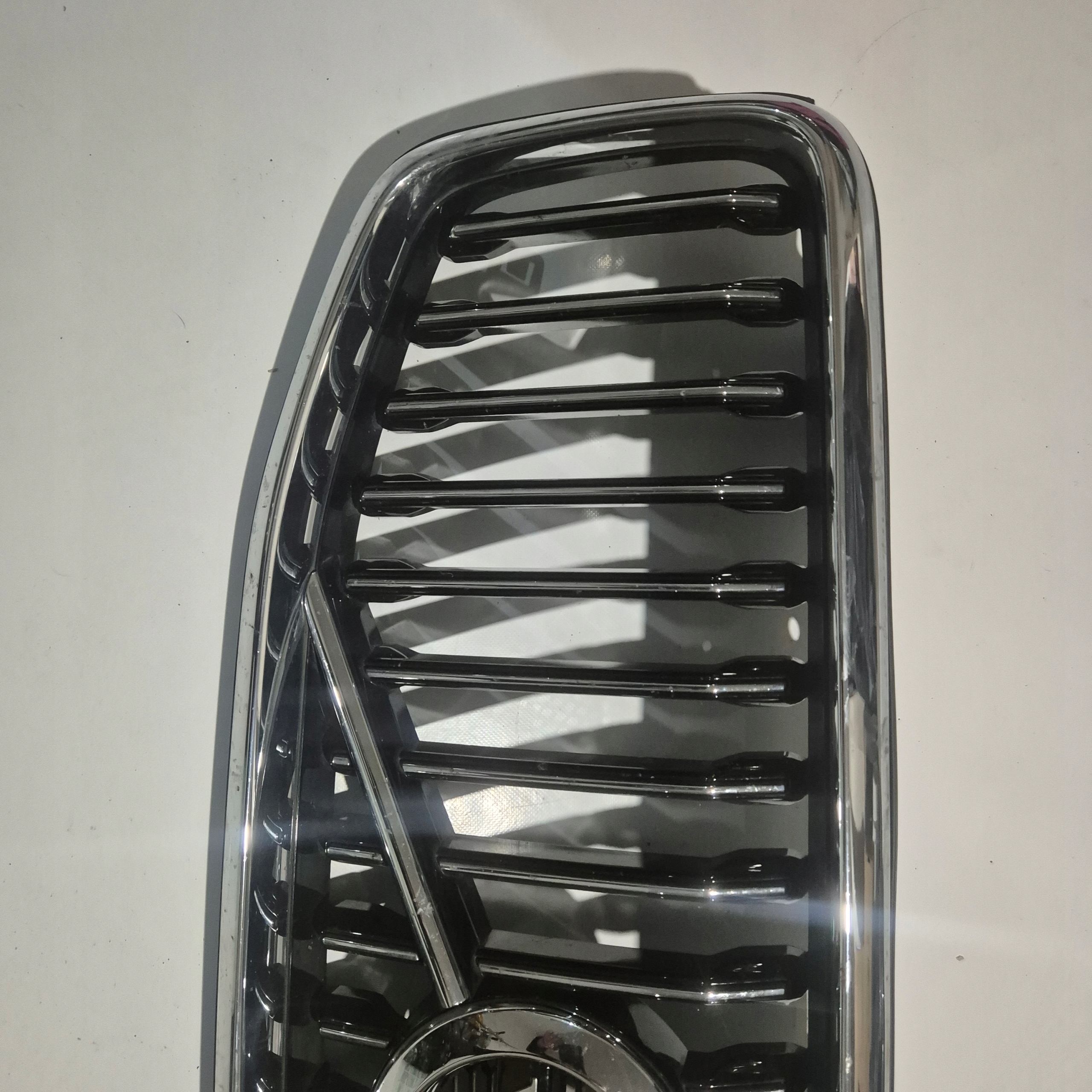 Volvo XC60 Kühlergrill FRONTGRILL Kühlergitter 23142553 - Thumbnail 3