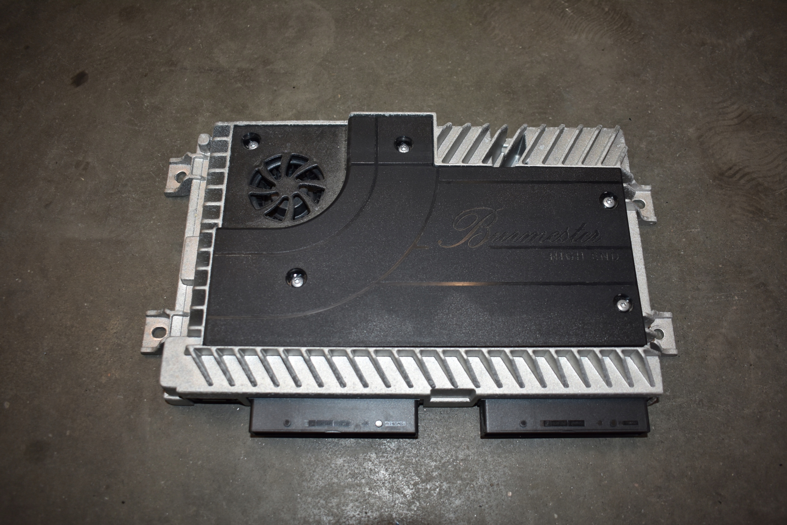 IDEALNY amplifier BURMESTER PORSCHE PANAMERA 971 1
