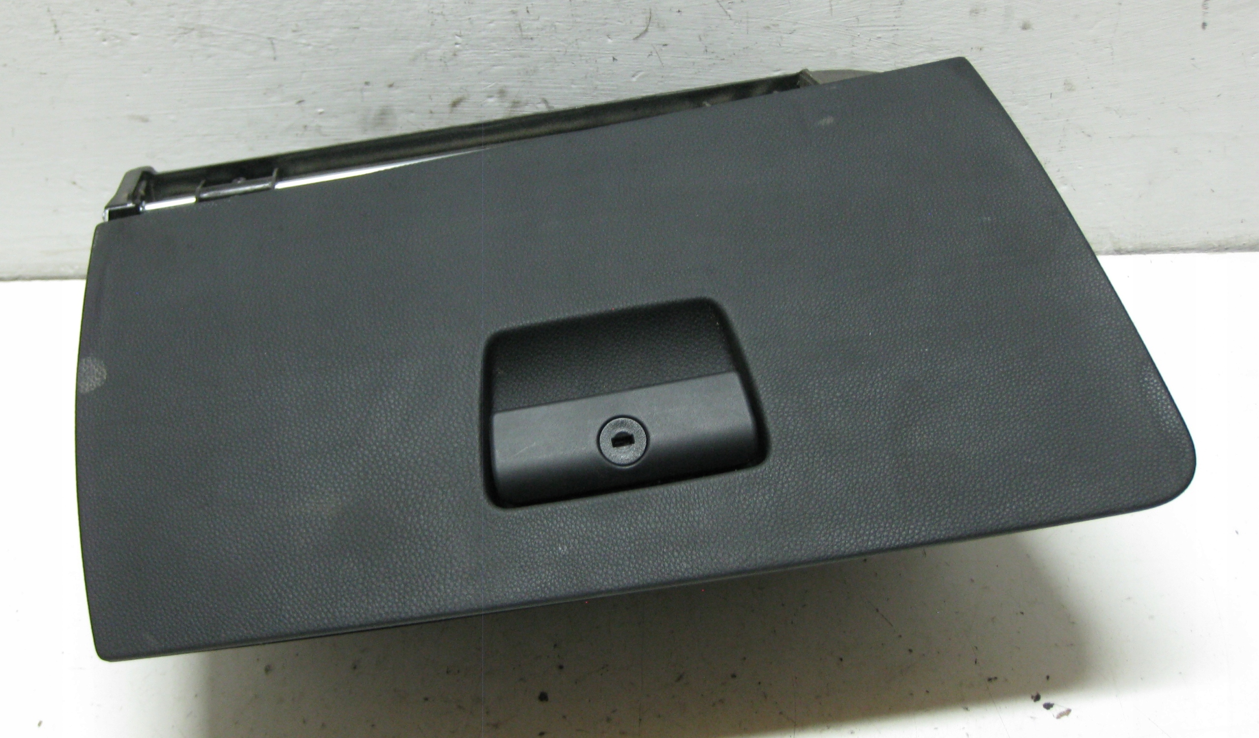 BMW E91 2.0 D 09R Handschuhfach des Beifahrers 7075479
