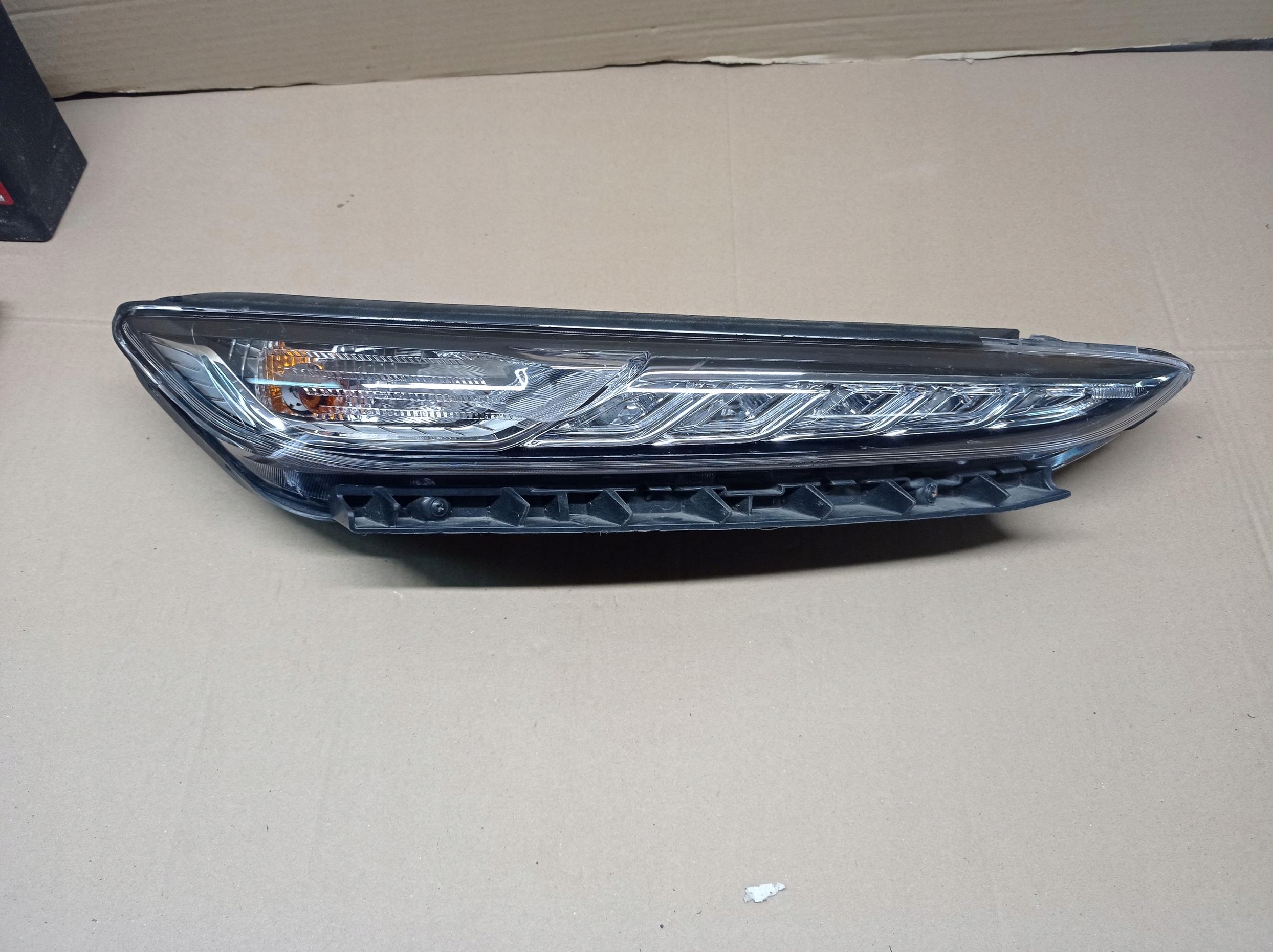 92208-J900 - ДНЕВНЫЕ ХОДОВЫЕ ОГНИ DRL СВЕТОДИОДНЫЕ ПРАВЫЕ HYUNDAI KONA