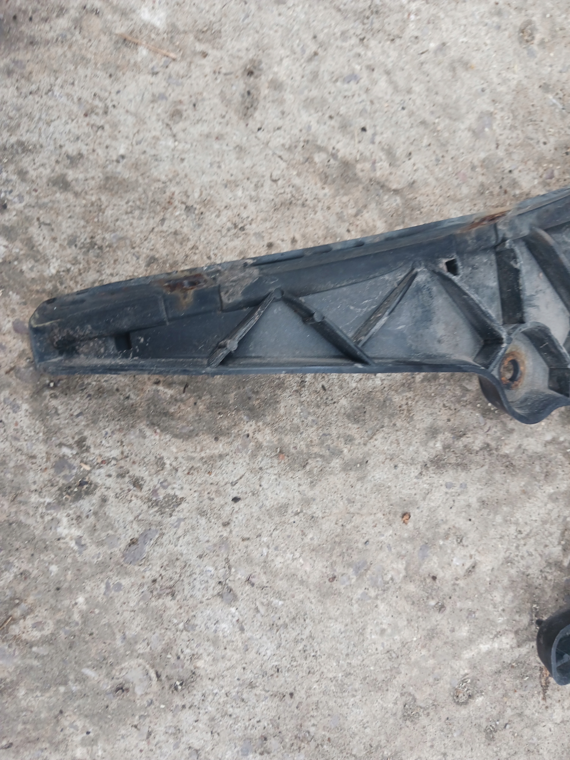 bumper bracket left rear part Audi A6 C6 kombi 4f9807453