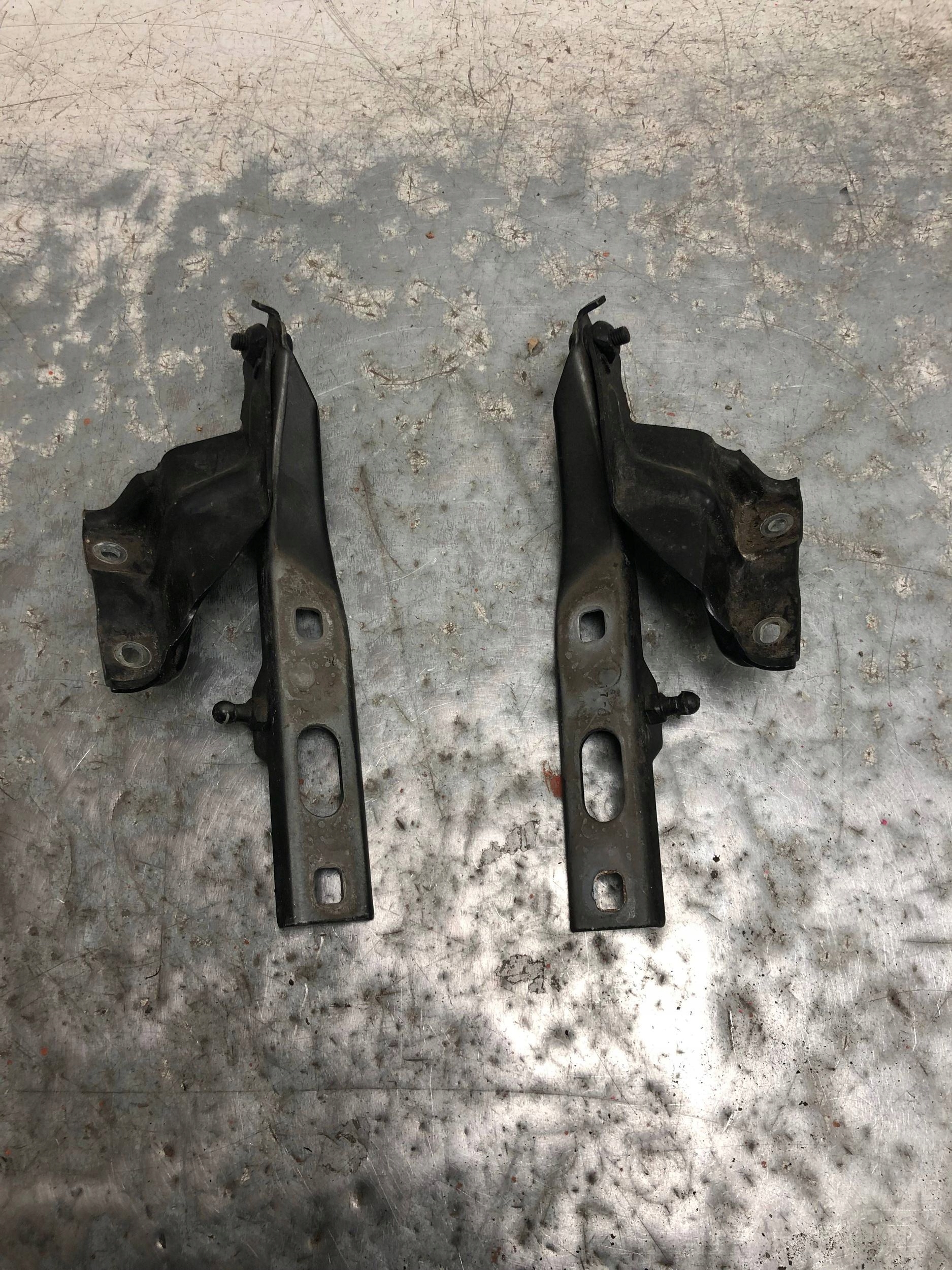 Cerniere cofano AUDI Q5 LIFT 8R0823301A 8R0823302A