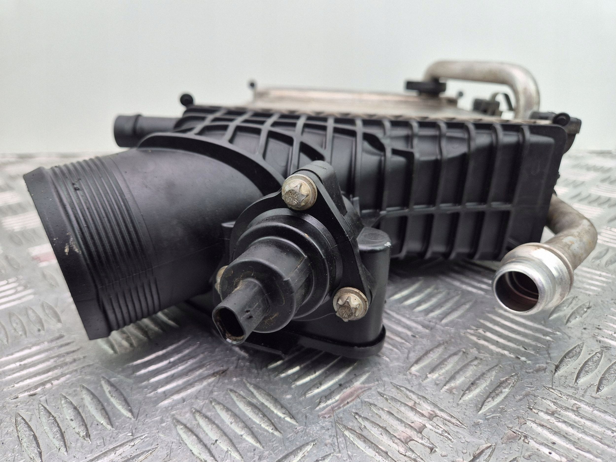 Mercedes C300 W205 2.0 Intercooler A2640905300 M264.920